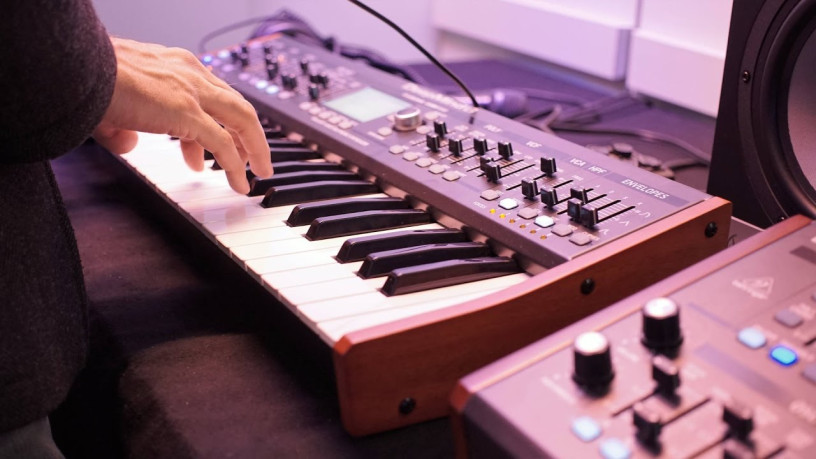 Découvrez le Behringer Deepmind 6