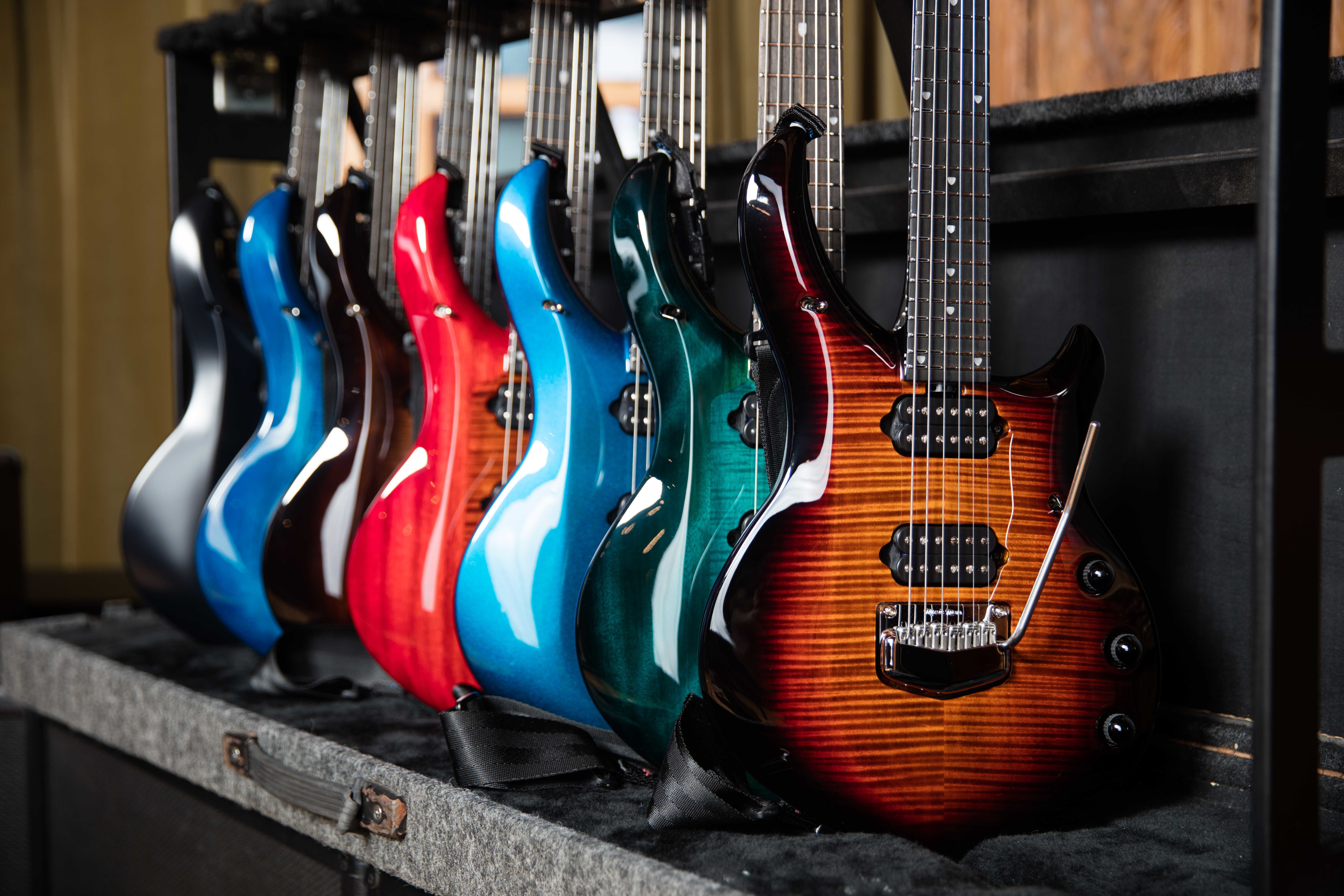 Music Man présente sa nouvelle gamme Majesty en collab avec John Petrucci