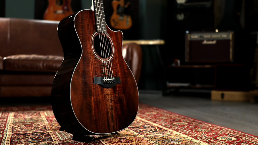 Taylor présente une guitare electro-acoustique tout Koa ultra limitée