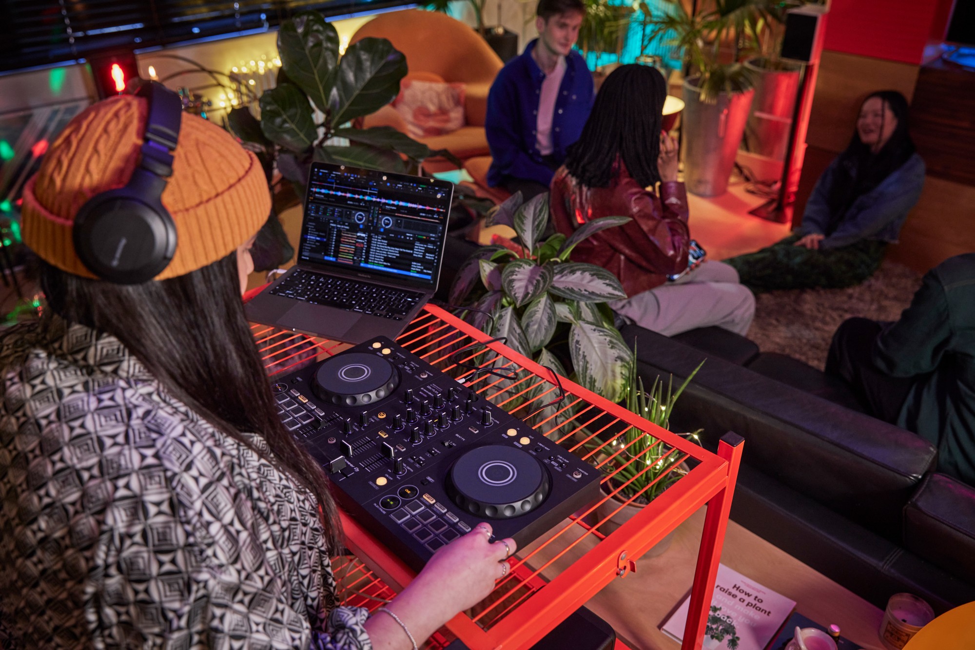 Les meilleurs contrôleurs DJ pour les débutants