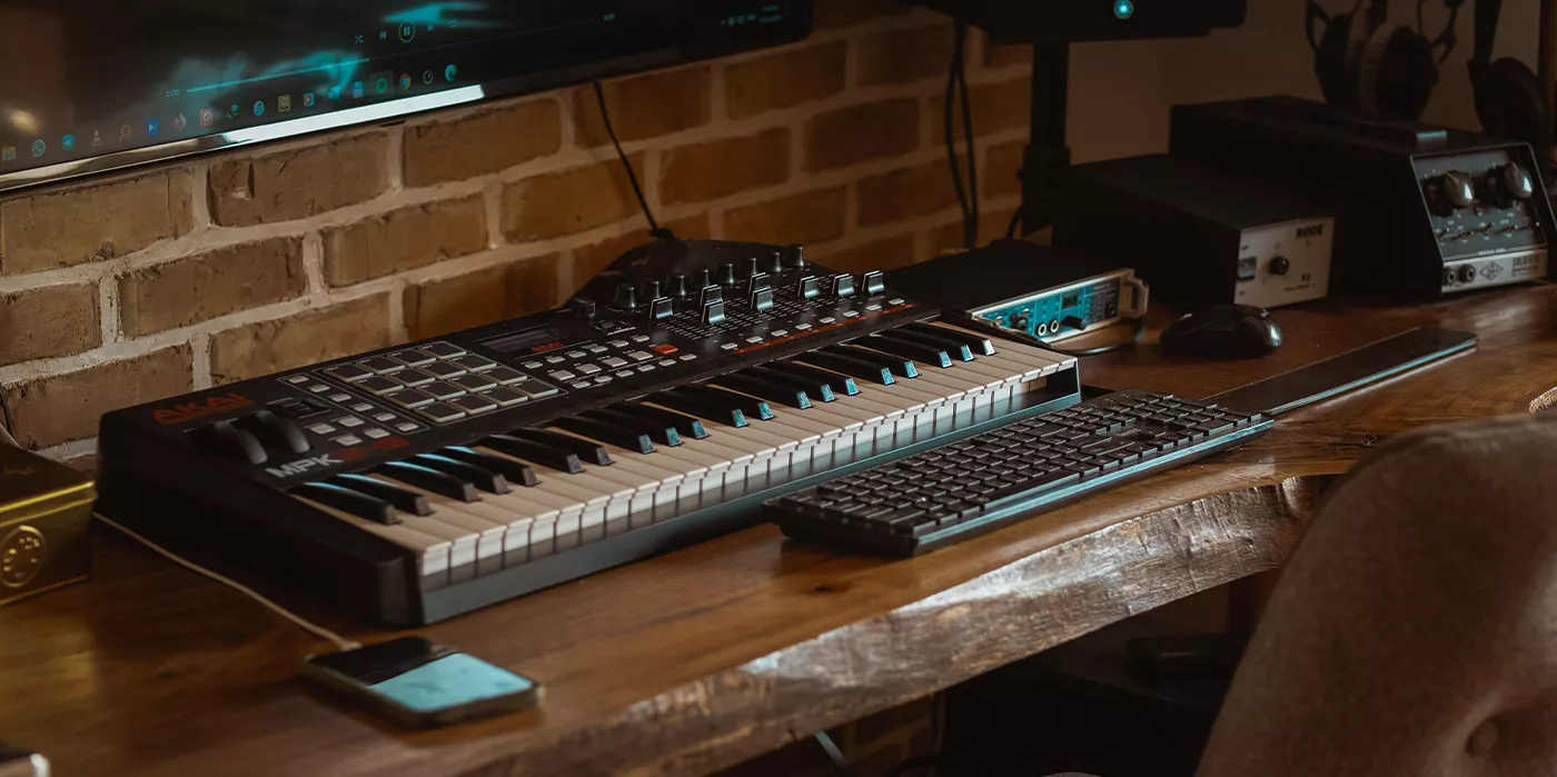 home studio avec un clavier MIDI