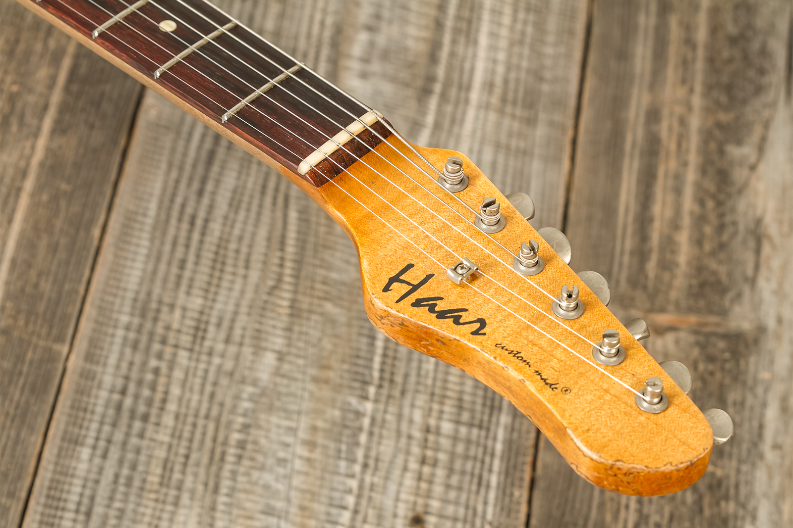 Haar Guitars Trad S 3s Lindy Fralin Trem Rw #42274 - Aged Fiesta Red - Guitare Électrique Forme Str - Variation 8