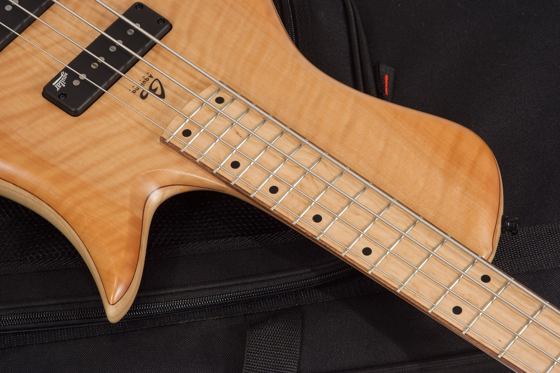 Aquilina Shelby 4 Custom Aulne/frene Active J.east Noi #01854 - Natural - Basse Électrique Solid Body - Variation 2