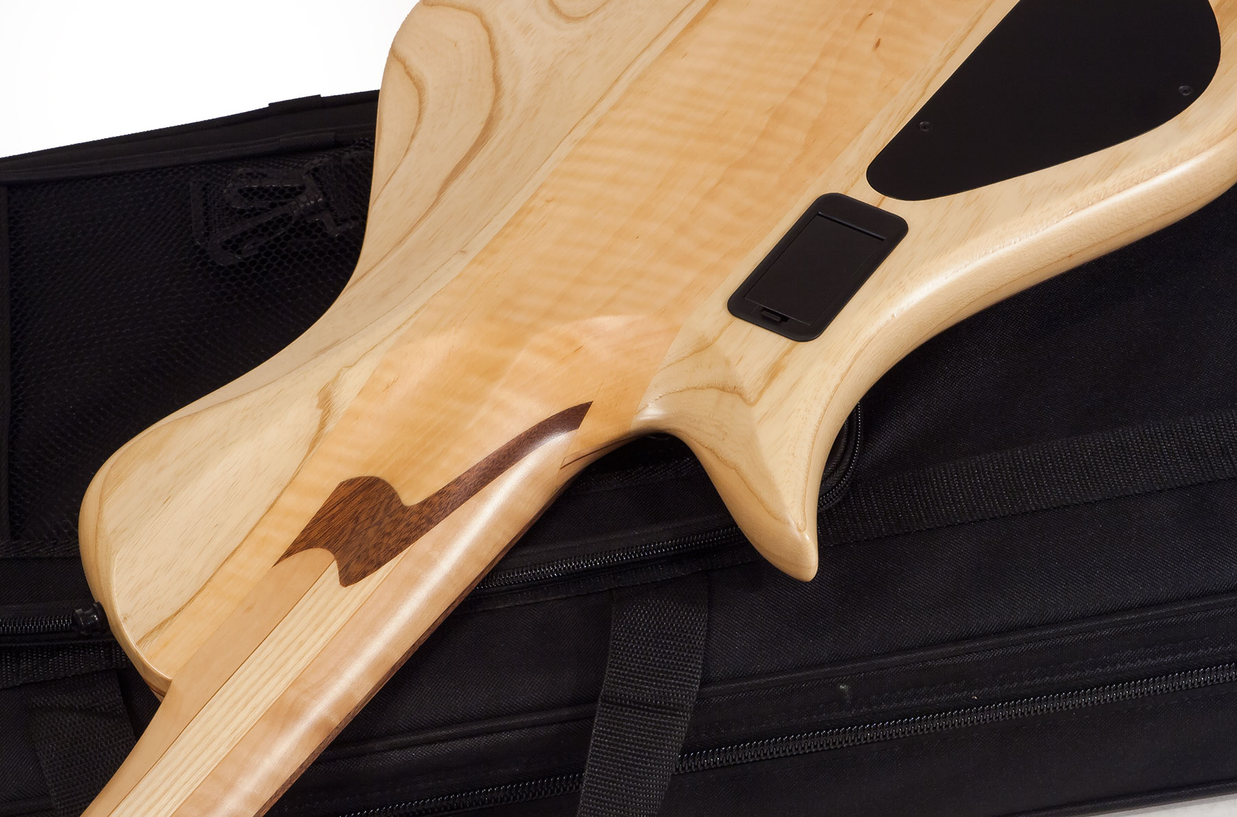 Aquilina Shelby 4 Custom Aulne/frene Active J.east Noi #01854 - Natural - Basse Électrique Solid Body - Variation 3