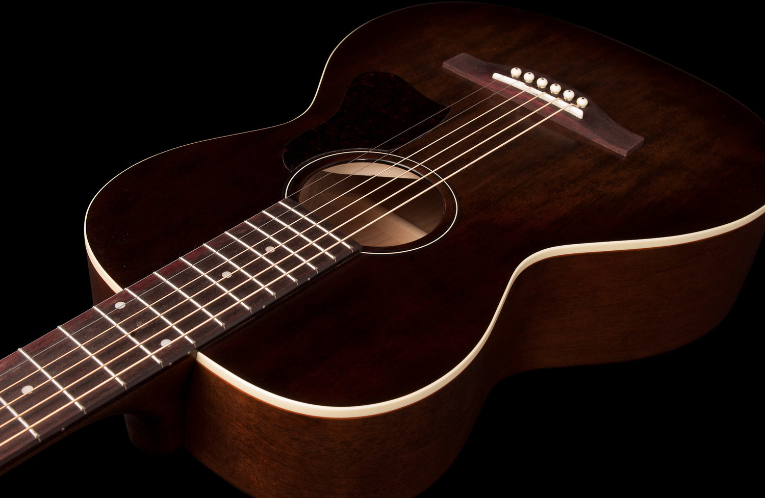 Art et lutherie Roadhouse Parlor bourbon burst Guitare folk