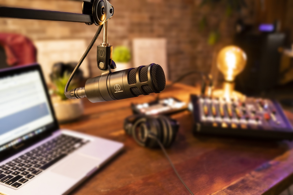 Audio Technica At 2040 - Microphone Podcast / Radio - Variation 3