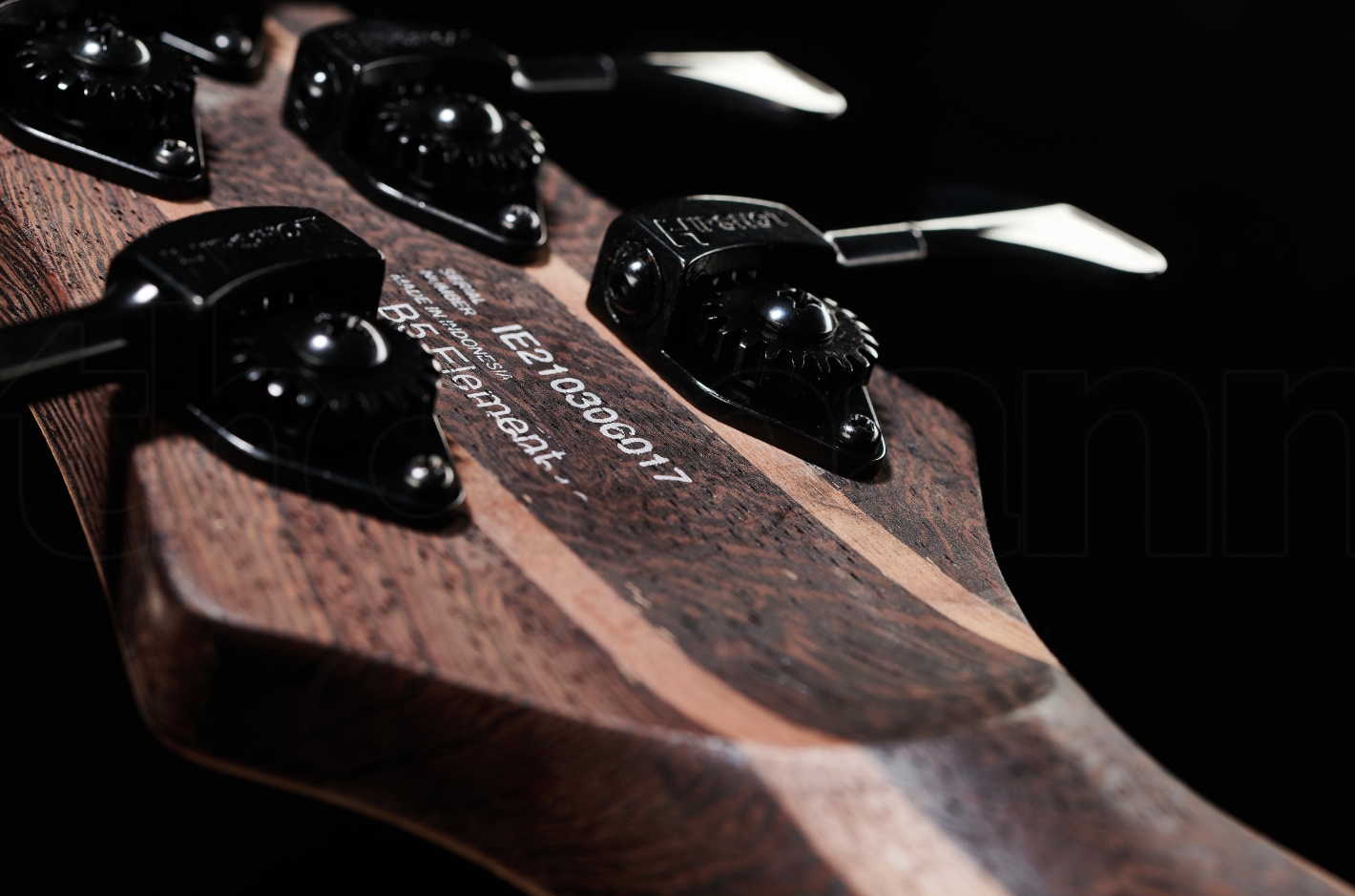 Cort B5 Element Artisan 5c Active Bartolini Mn - Open Pore Natural - Basse Électrique Solid Body - Variation 4