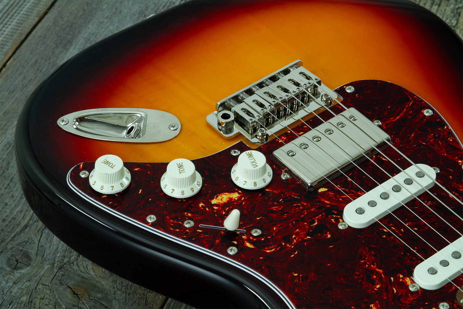 Eastone St550r-fs2t-rw Hss Trem Rw - 2-tone Burst - Guitare Électrique Forme Str - Variation 3