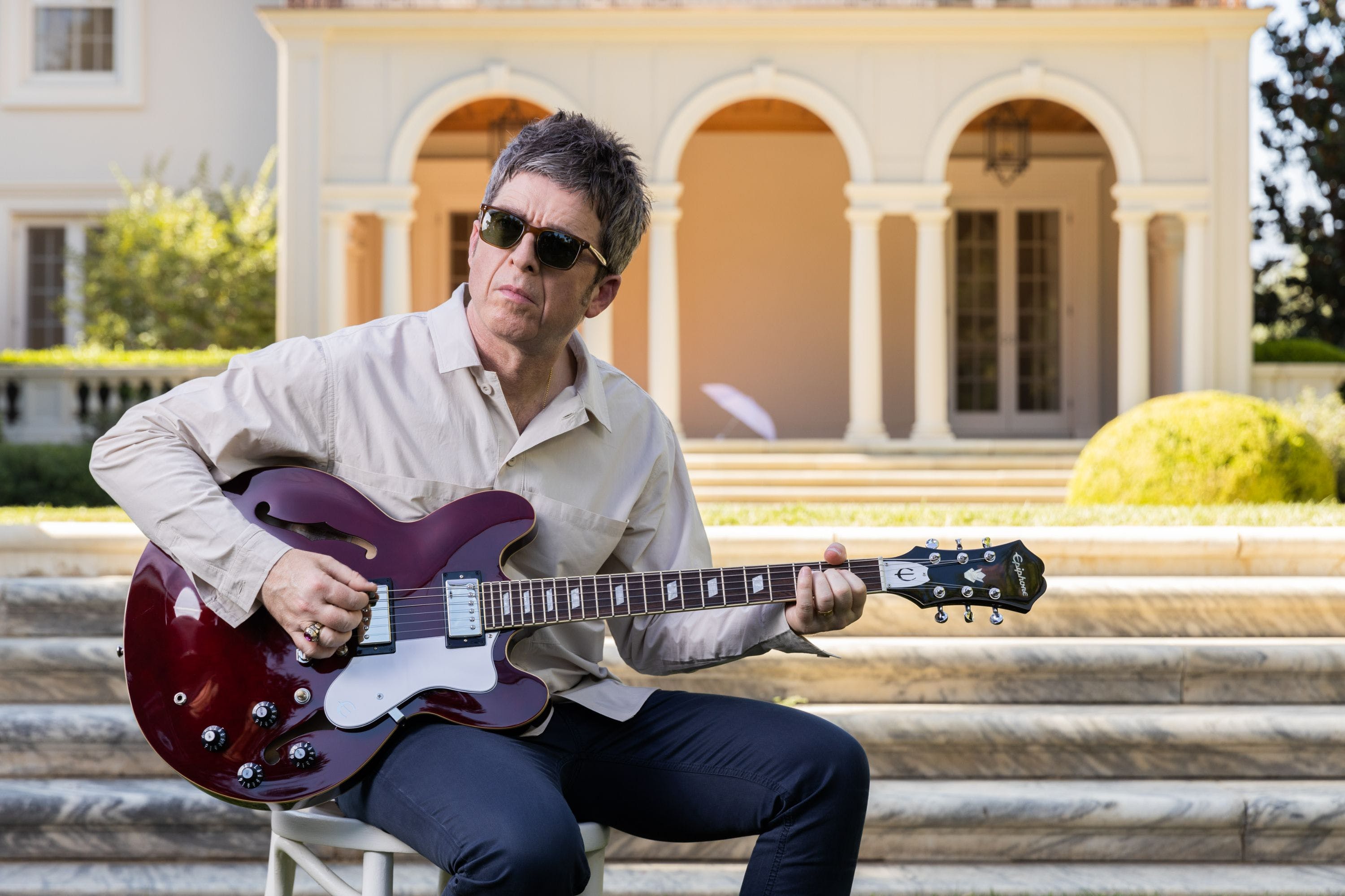 Epiphone Noel Gallagher Riviera 2h Ht Lau +etui - Dark Wine Red - Guitare Électrique 1/2 Caisse - Variation 5