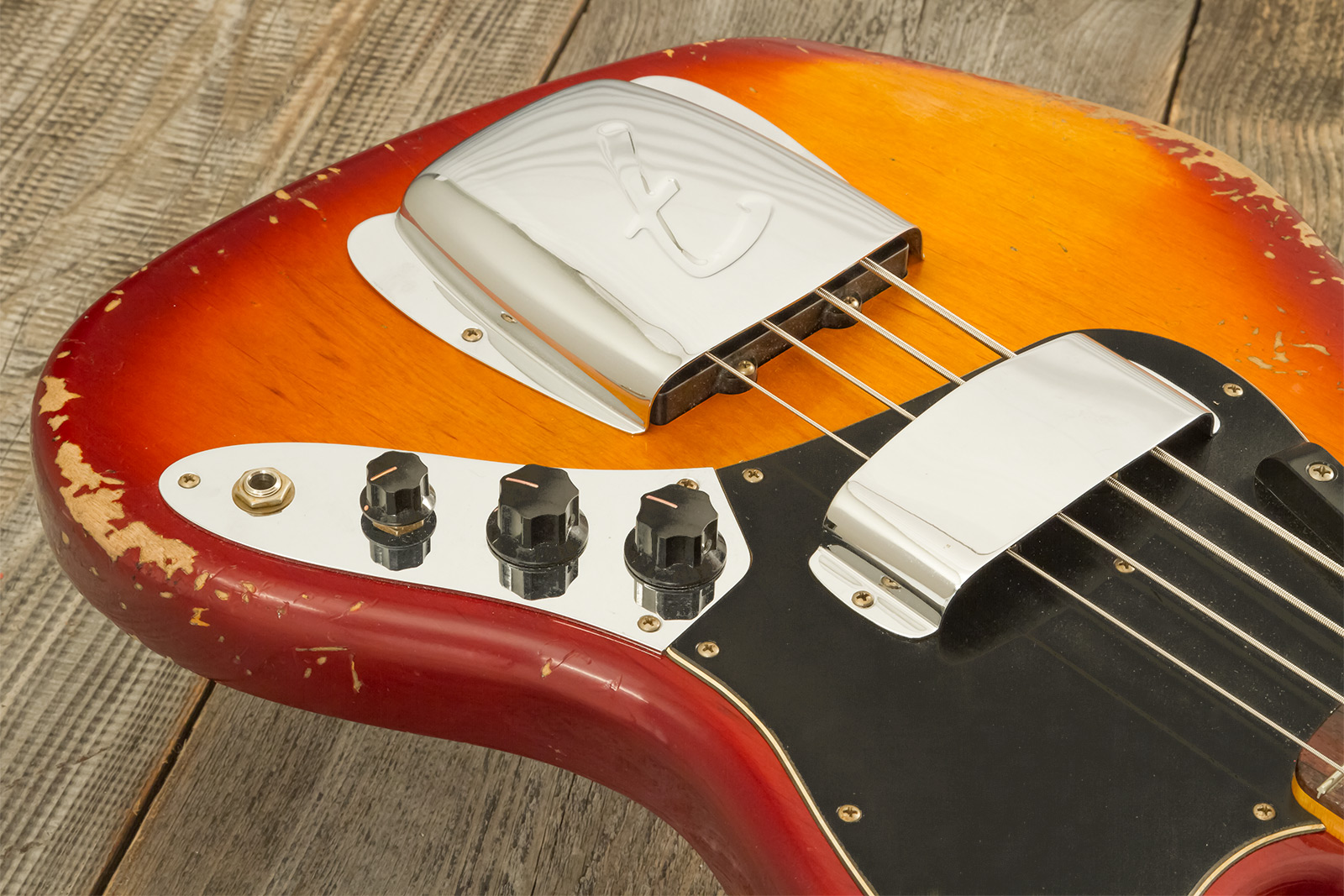 Fender Custom Shop Jazzbass 1964 Rw #r137642 - Heavy Relic Cherry Sunburst - Basse Électrique Solid Body - Variation 3