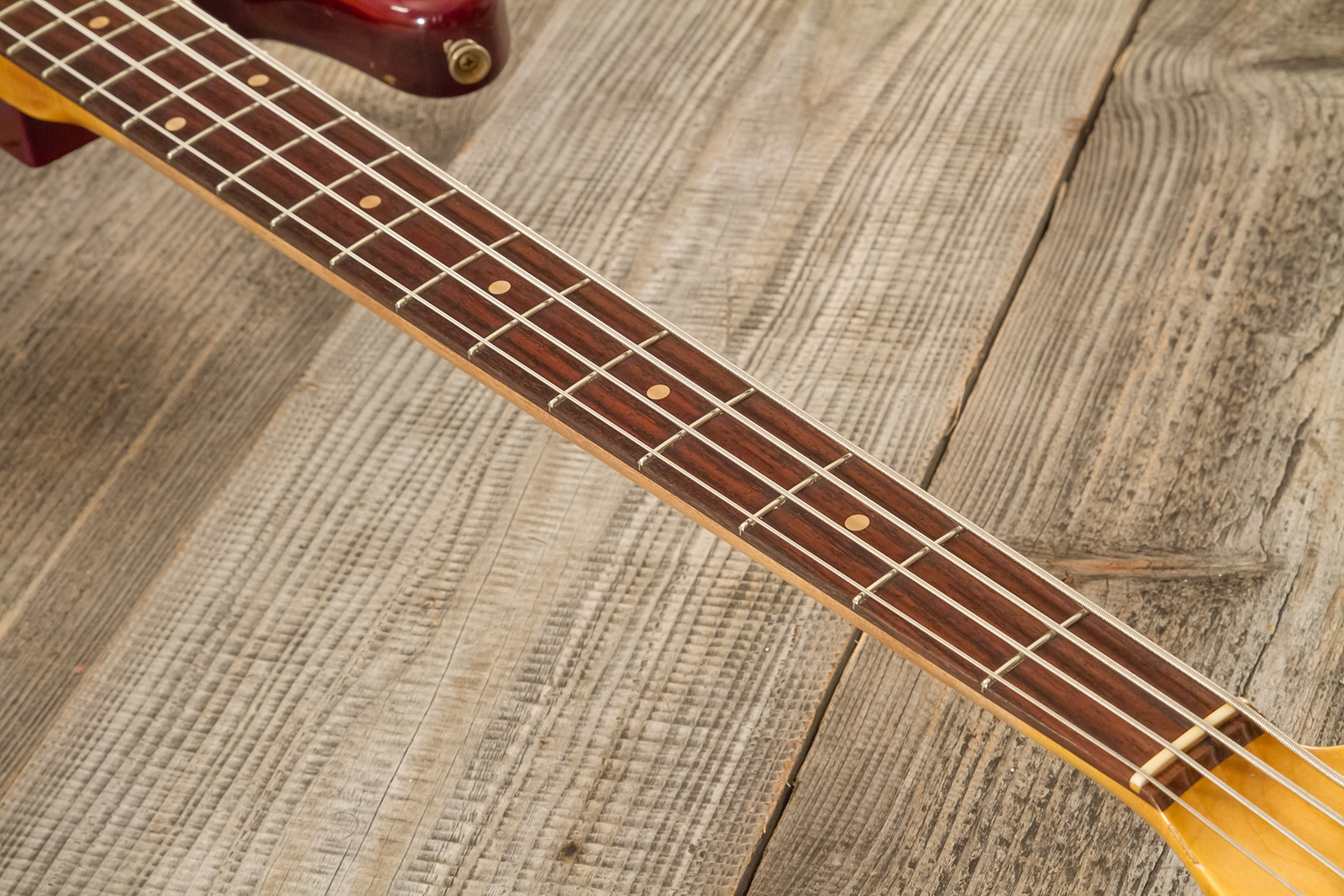 Fender Custom Shop Jazzbass 1964 Rw #r137642 - Heavy Relic Cherry Sunburst - Basse Électrique Solid Body - Variation 5