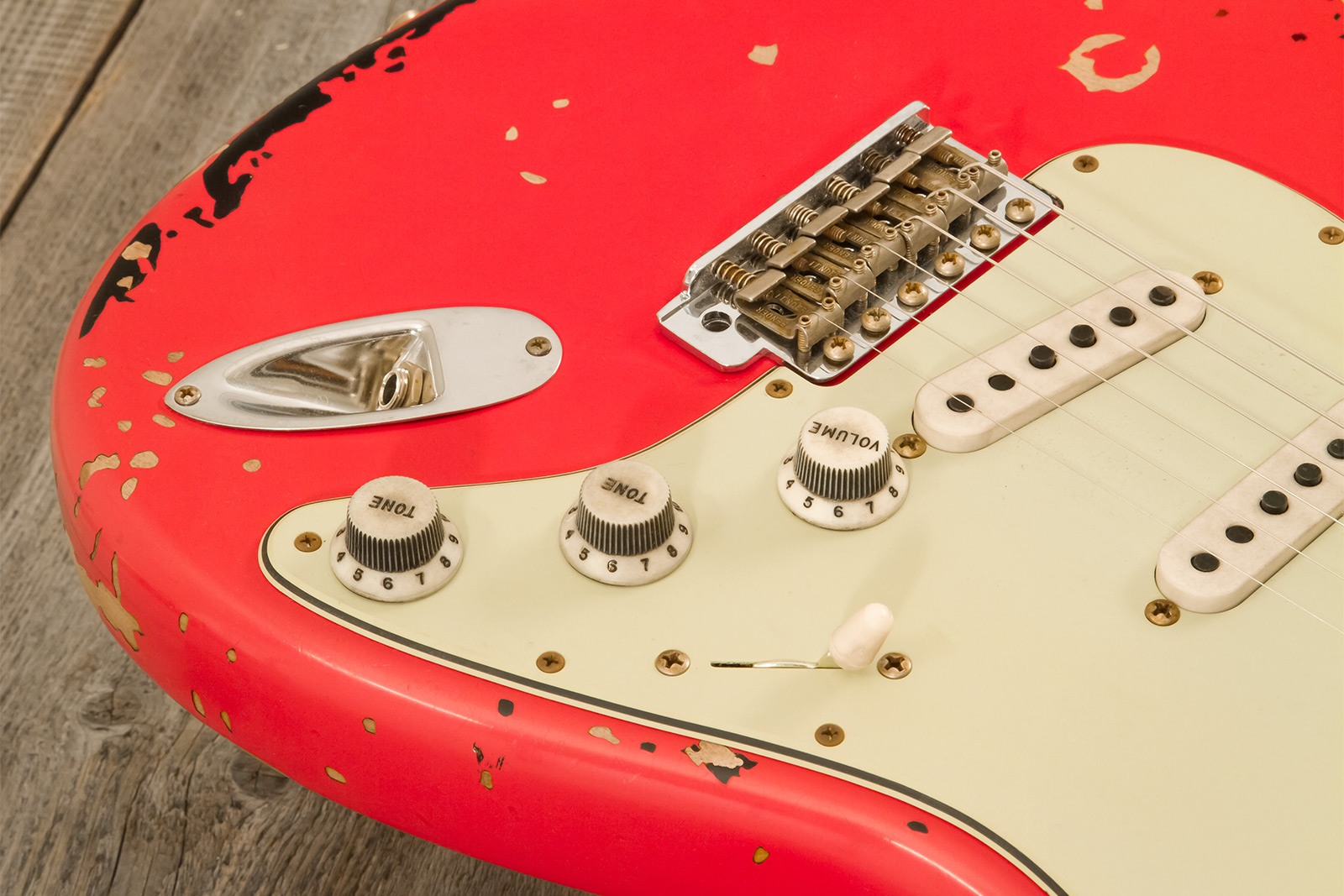 Fender Custom Shop Michael Landau Strat 1963 Signature Trem 3s #r133864 - Relic Fiesta Red O. 3-color Sunburst - Guitare Électrique Forme Str - Variat