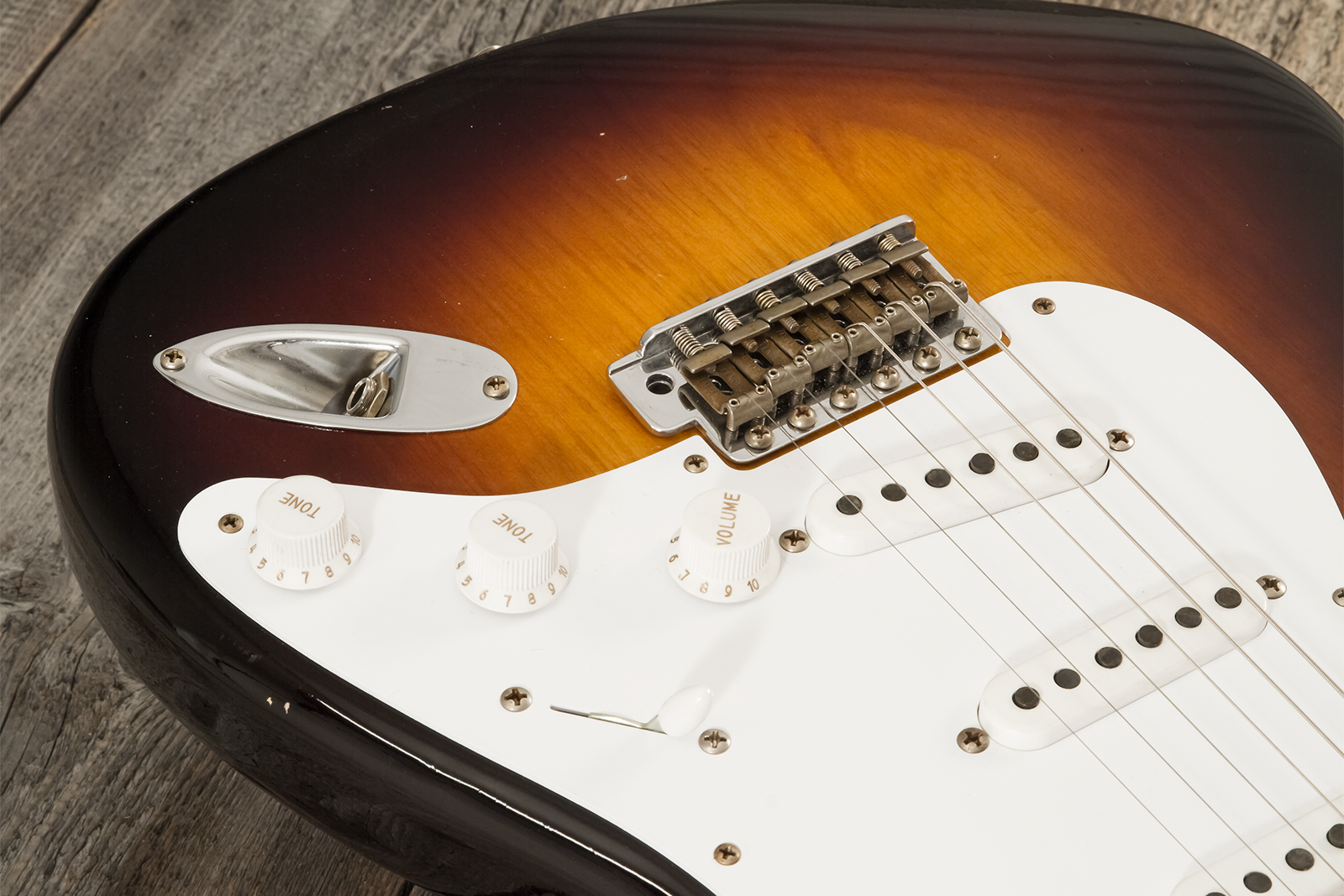 Fender Custom Shop Strat 1954 70th Anniv. 3s Trem Mn #xn4241 - Journeyman Relic Wide-fade 2-color Sunburst - Guitare Électrique Forme Str - Variation 