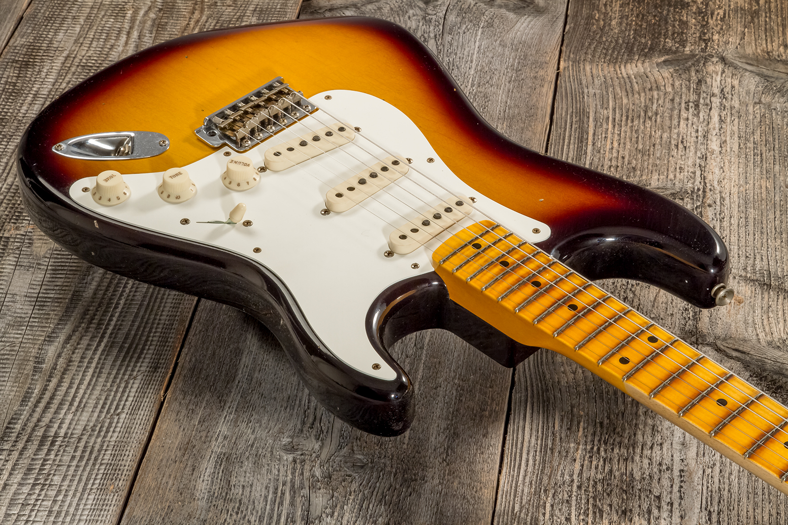 Fender Custom Shop Strat 1956 3s Trem Mn #cz570281 - Journeyman Relic Aged 2-color Sunburst - Guitare Électrique Forme Str - Variation 2
