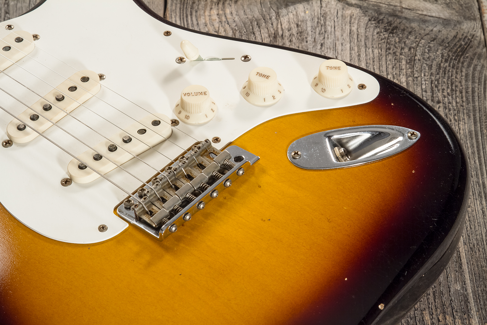 Fender Custom Shop Strat 1956 3s Trem Mn #cz571884 - Journeyman Relic Aged 2-color Sunburst - Guitare Électrique Forme Str - Variation 5