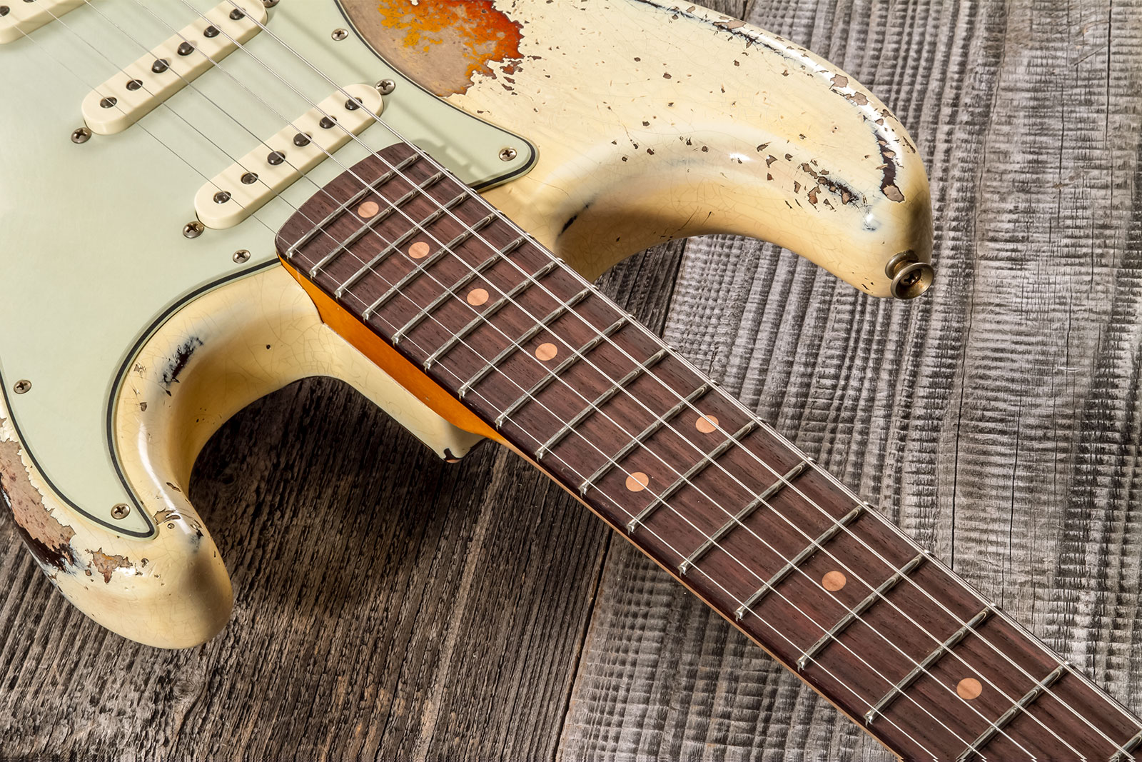 Fender Custom Shop Strat 1959 3s Trem Rw #cz576189 - Super Heavy Relic Vintage White O. 3-color Sunburs - Guitare Électrique Forme Str - Variation 3