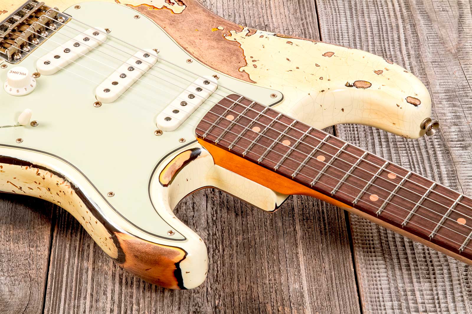 Fender Custom Shop Strat 1959 3s Trem Rw #cz576436 - Super Heavy Relic Vintage White O. 3-color Sunburs - Guitare Électrique Forme Str - Variation 4