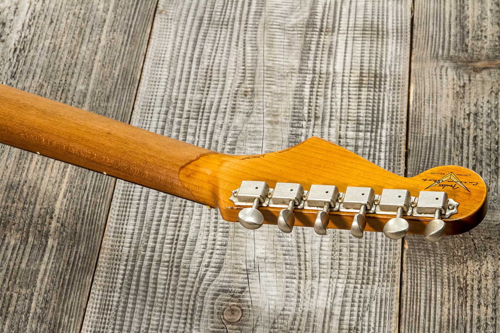 Fender Custom Shop Strat 1960/63 3s Trem Rw #cz566764 - Super Heavy Relic Fiesta Red Ov. 3-color Sunburst - Guitare Électrique Forme Str - Variation 1