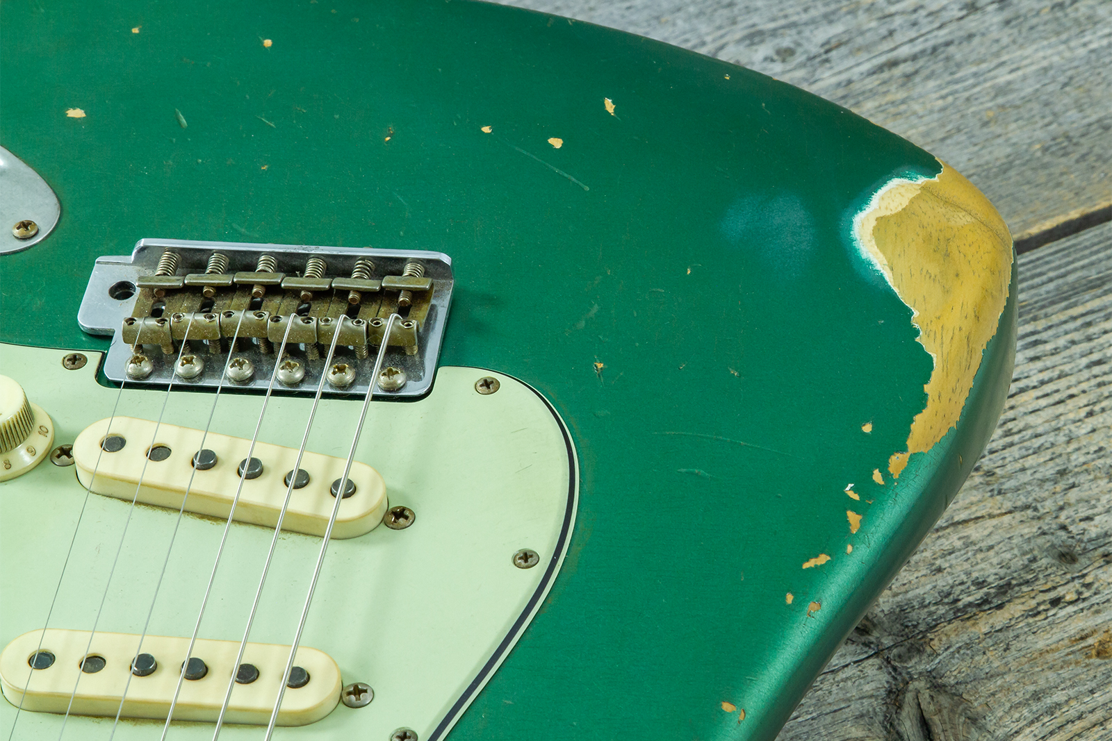 Fender Custom Shop Strat 1960/63 Mb A.macnutt 3s Trem Rw #r141359 - Relic Sherwood Green Metallic - Guitare Électrique Forme Str - Variation 3