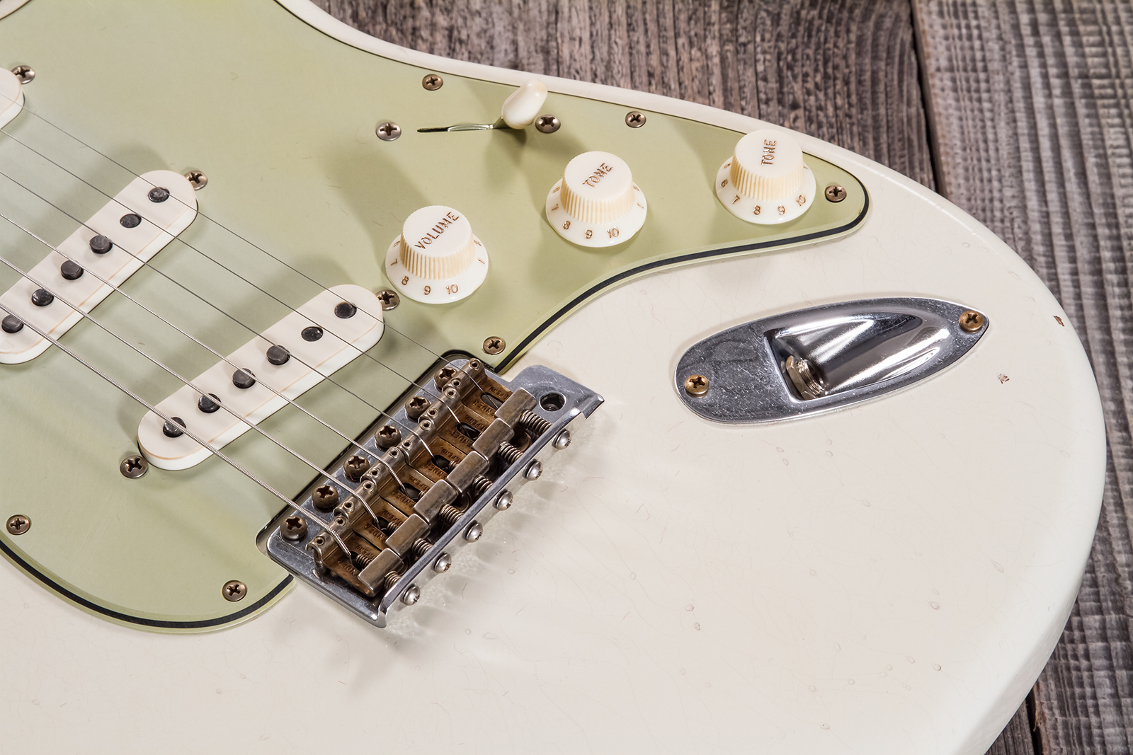 Fender Custom Shop Strat 1962/63 3s Trem Rw #cz565163 - Journeyman Relic Olympic White - Guitare Électrique Forme Str - Variation 4