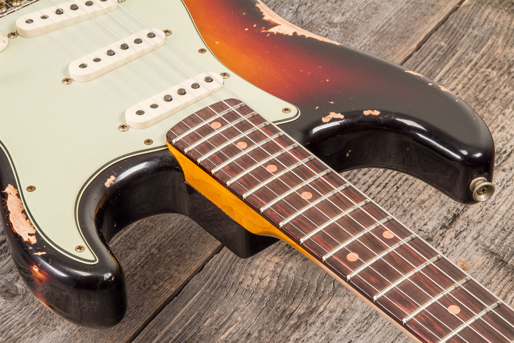 Fender Custom Shop Strat 1962 6s Trem Rw #cz580826 - Heavy Relic 3-color Sunburst - Guitare Électrique Forme Str - Variation 4