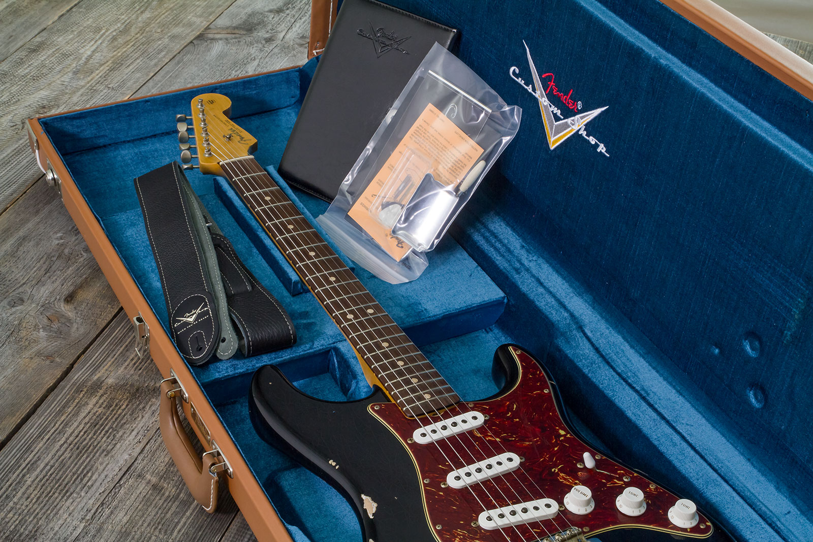 Fender Custom Shop Strat 1963 3s Trem Rw #r143861 - Relic Black O. Hle Gold - Guitare Électrique Forme Str - Variation 12