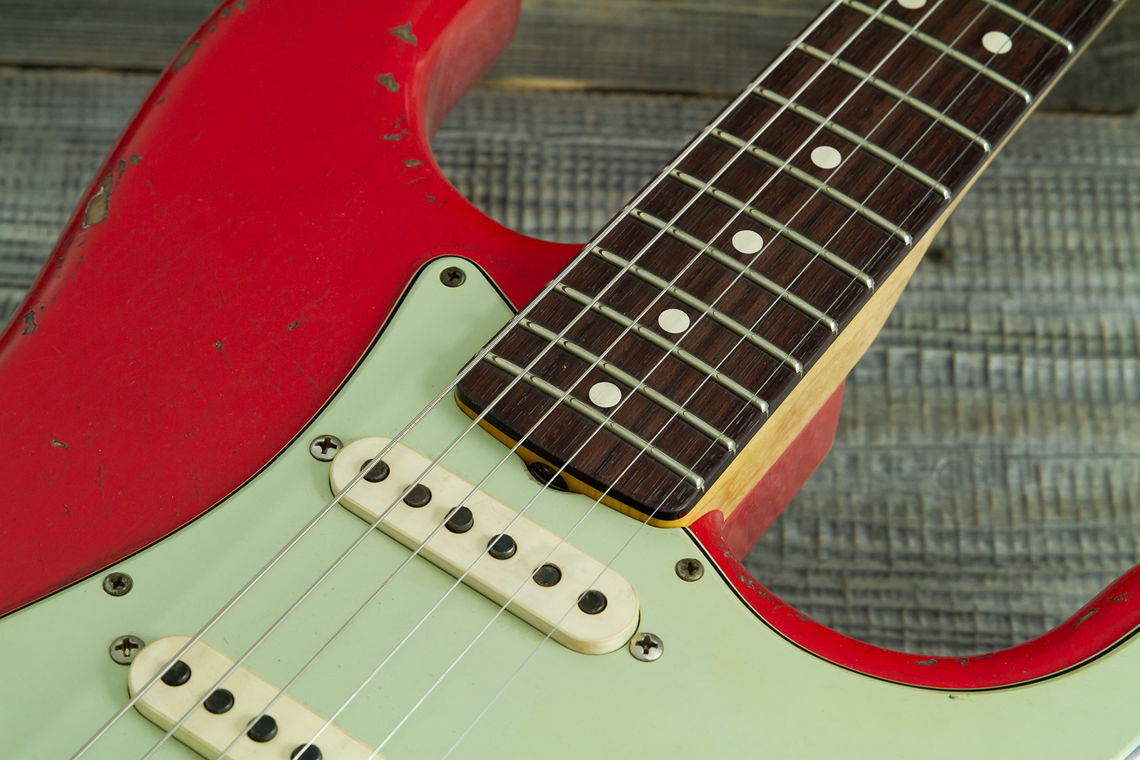 Fender Custom Shop Strat 1963 Mb A.macnutt 3s Trem Rw #r144111 - Relic Fiesta Red - Guitare Électrique Forme Str - Variation 3