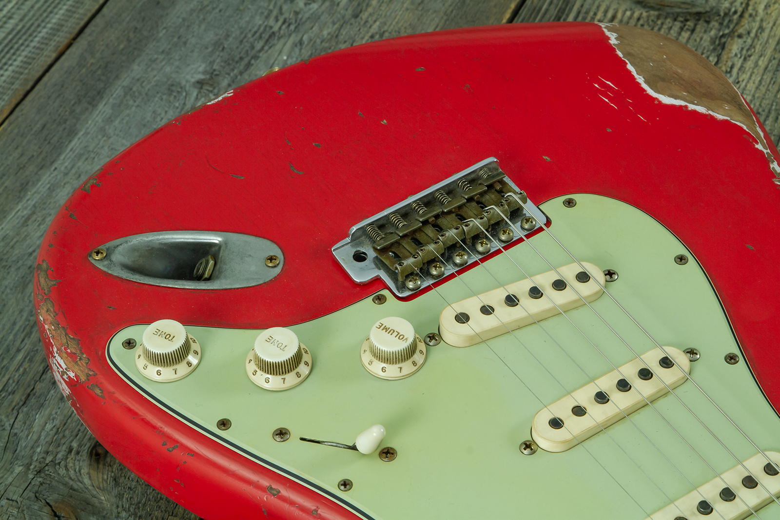 Fender Custom Shop Strat 1963 Mb A.macnutt 3s Trem Rw #r144111 - Relic Fiesta Red - Guitare Électrique Forme Str - Variation 4