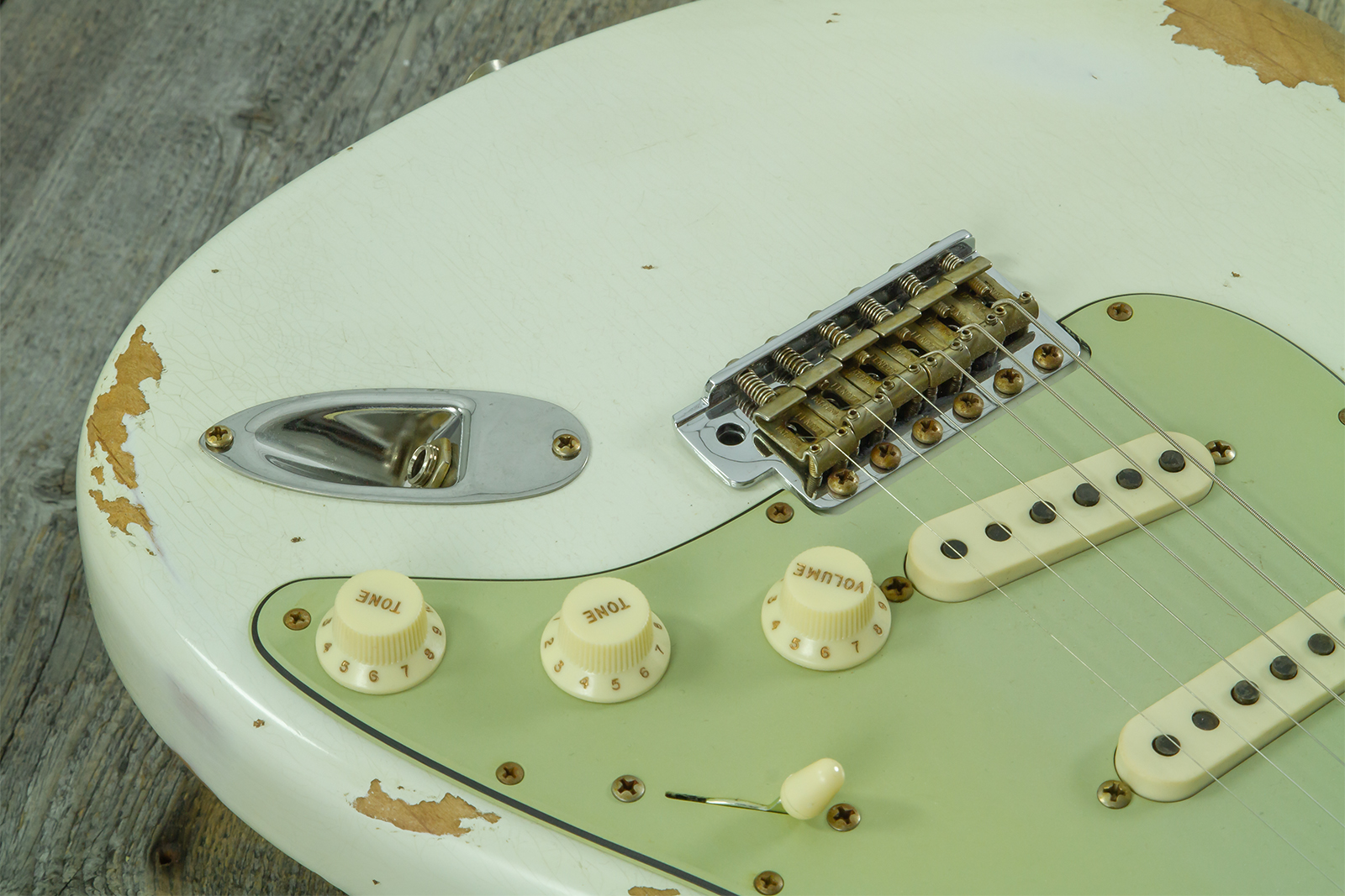 Fender Custom Shop Strat 1964 L-series 3s Trem Rw #l11710 - Heavy Relic Olympic White - Guitare Électrique Forme Str - Variation 4