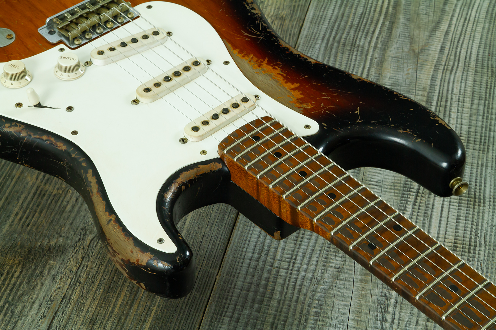 Fender Custom Shop Strat 50s Mb A.macnutt 3s Trem Rw #r132343 - Heavy Relic 2-color Sunburst - Guitare Électrique Forme Str - Variation 7