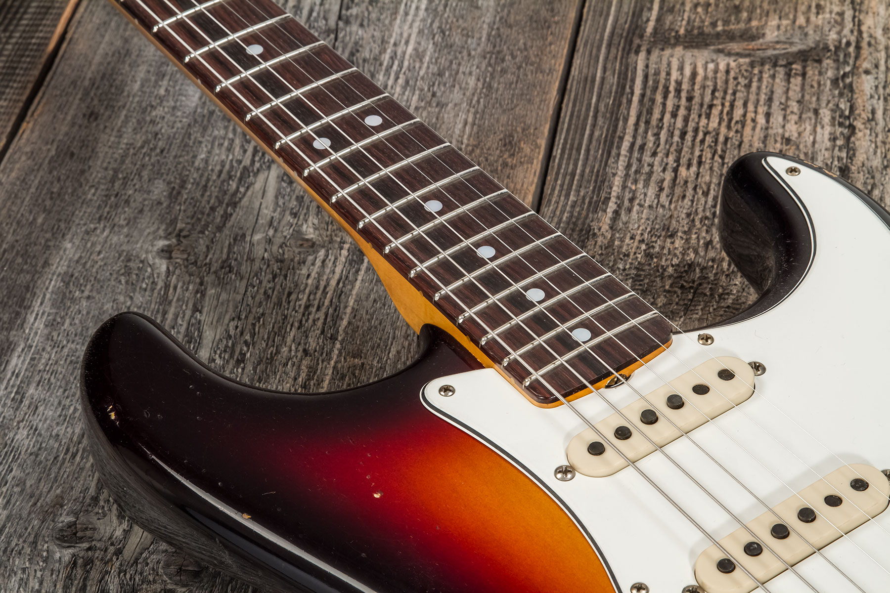 Fender Custom Shop Strat Late 64 3s Trem Rw #cz568169 - Relic Target 3-color Sunburst - Guitare Électrique Forme Str - Variation 6