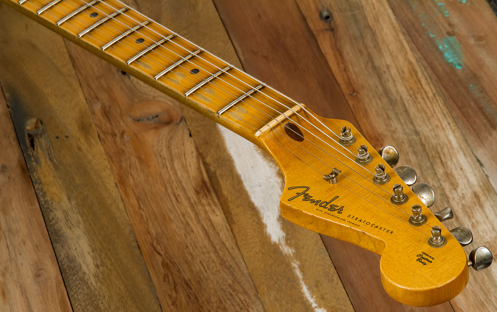 Fender Custom Shop Strat Poblano Ii 3s Trem Mn #cz555378 - Relic Olympic White - Guitare Électrique Forme Str - Variation 5