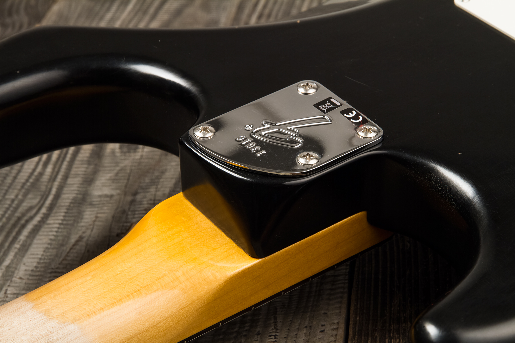 Fender Custom Shop Strat Postmodern 3s Trem Rw #xn13616 - Journeyman Relic Aged Black - Guitare Électrique Forme Str - Variation 5