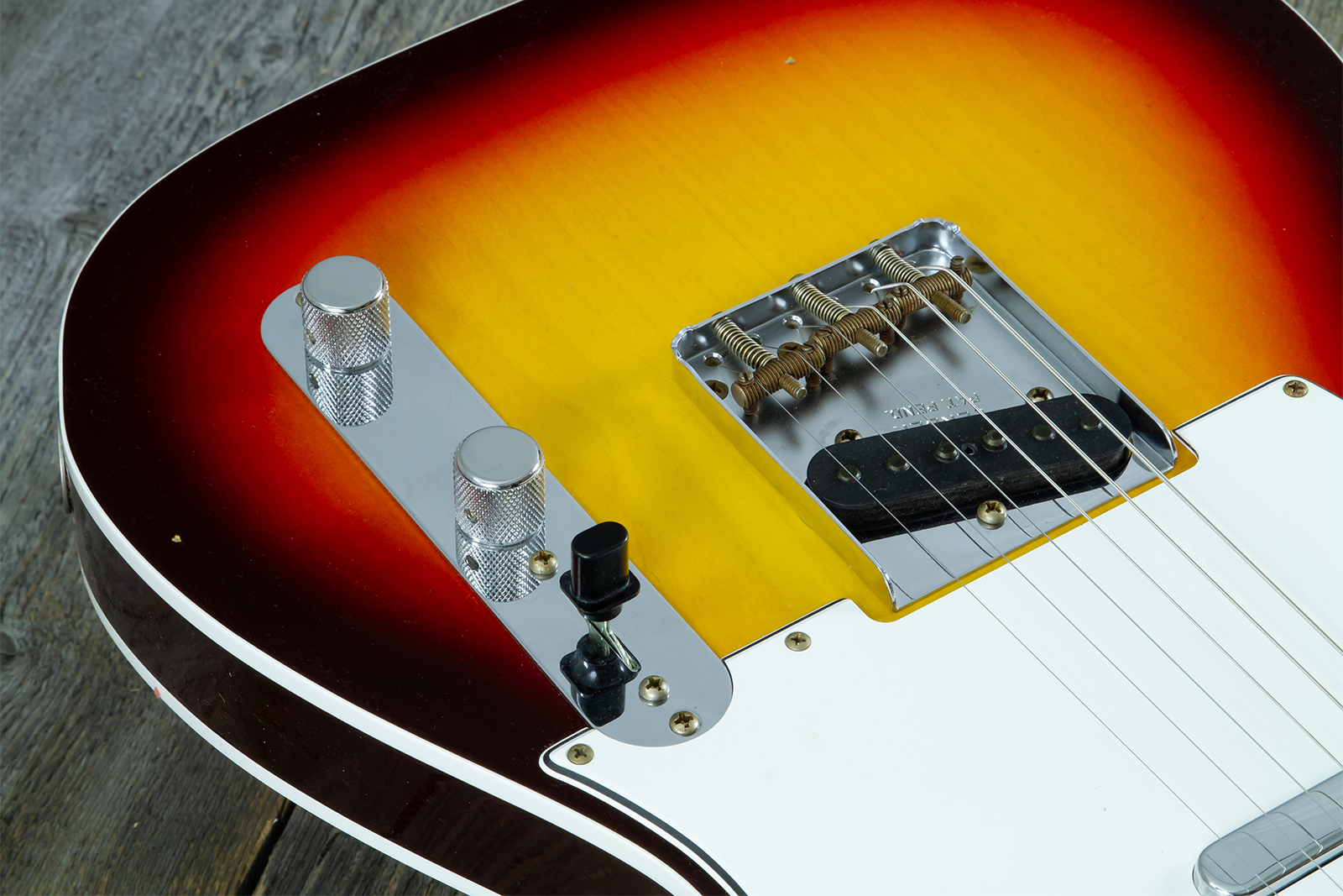 Fender Custom Shop Tele 1960 Vintage Custom 2s Ht Rw #r147862 - Journeyman Relic 3-color Sunburst - Guitare Électrique Forme Tel - Variation 3