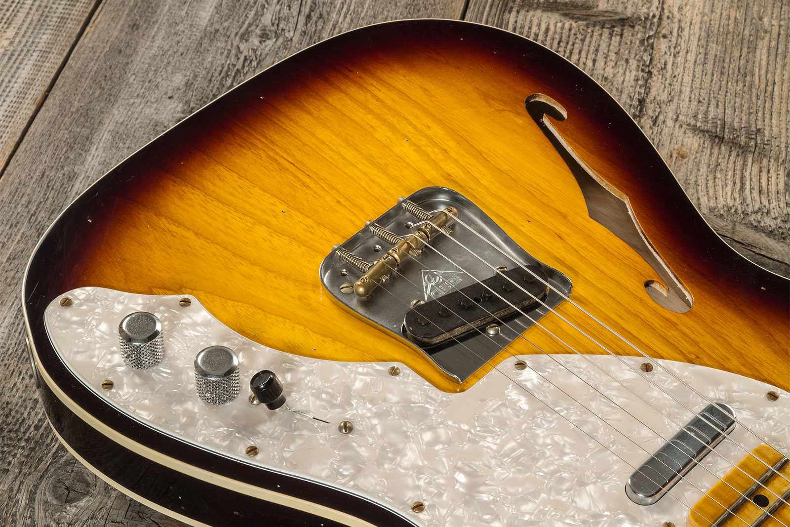 Fender Custom Shop Tele Thinline 50s Mn #cz574212 - Journeyman Relic Aged 2-color Sunburst - Guitare Électrique Forme Tel - Variation 4