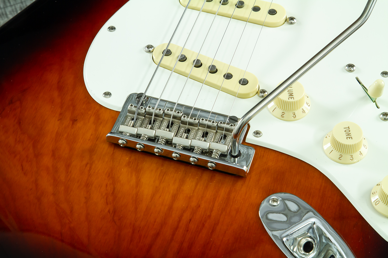 Fender Strat American Pro Ii Ltd 3s Trem Mn #us23077326 - 2-color Sunburst - Guitare Électrique Forme Str - Variation 3