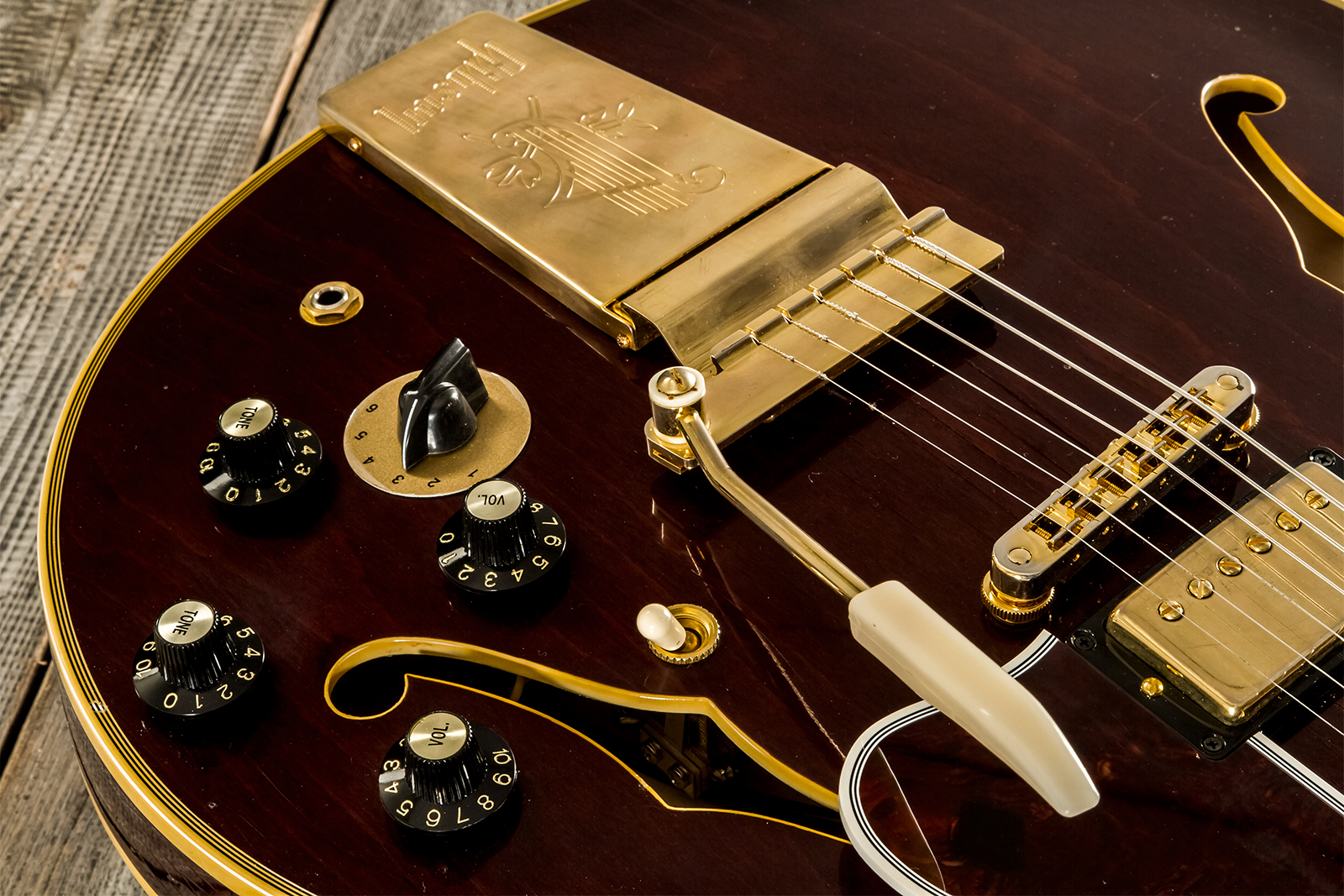 Gibson Custom Shop Bb King Es355 1974 Rumble In The Jungle 2h Trem Eb #bbes33505 - Murphy Lab Light Aged Walnut - Guitare Électrique 1/2 Caisse - Vari