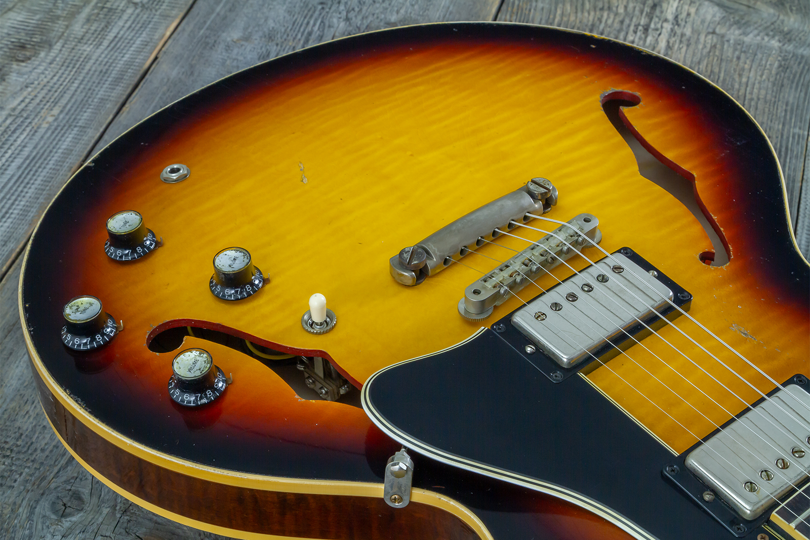 Gibson Custom Shop M2m Es335 1964 Reissue 2h Ht Rw #150092 - Murphy Lab Light Aged Vintage Burst - Guitare Électrique 1/2 Caisse - Variation 3