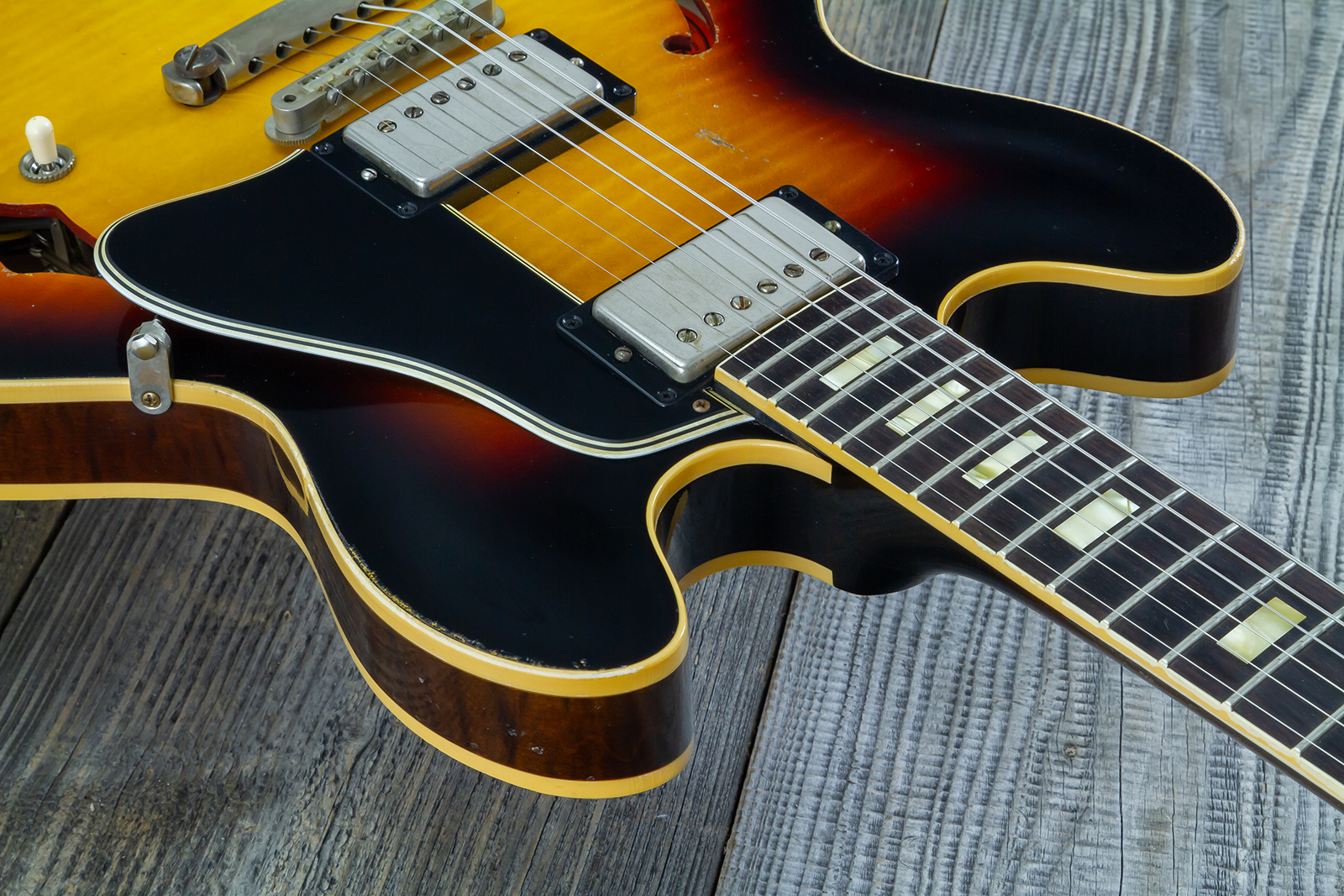 Gibson Custom Shop M2m Es335 1964 Reissue 2h Ht Rw #150092 - Murphy Lab Light Aged Vintage Burst - Guitare Électrique 1/2 Caisse - Variation 4