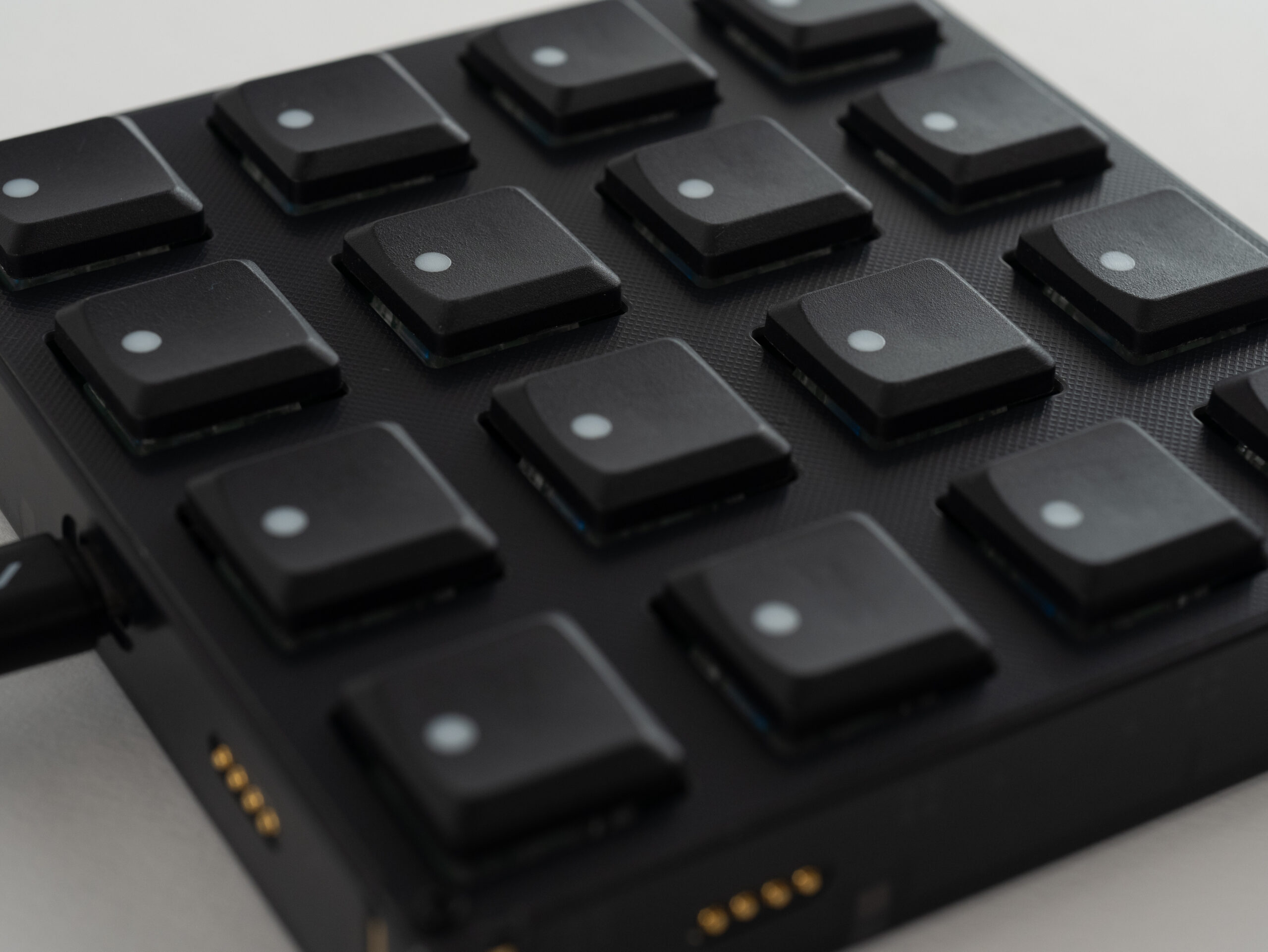 Intech Studio Grid Series 3 - Bu16 Mechanical - ContrÔleur Midi - Variation 1