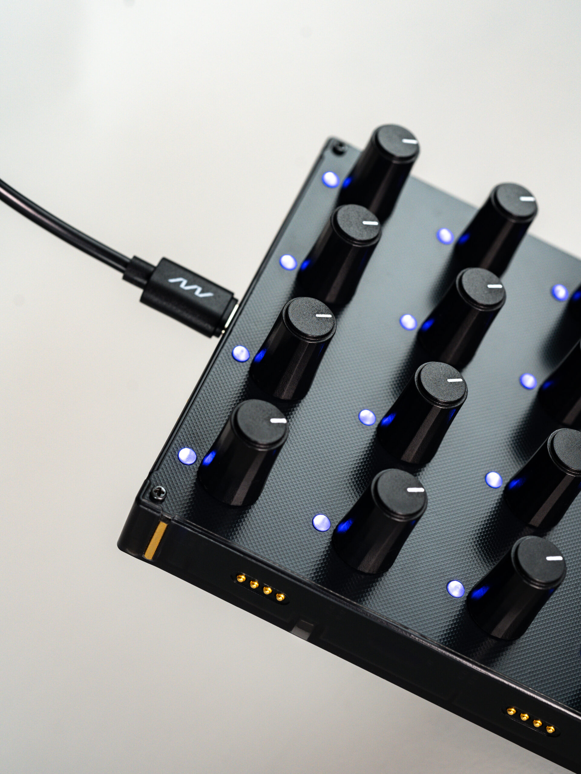 Intech Studio Grid Series 3 - Po16 Linear - ContrÔleur Midi - Variation 4