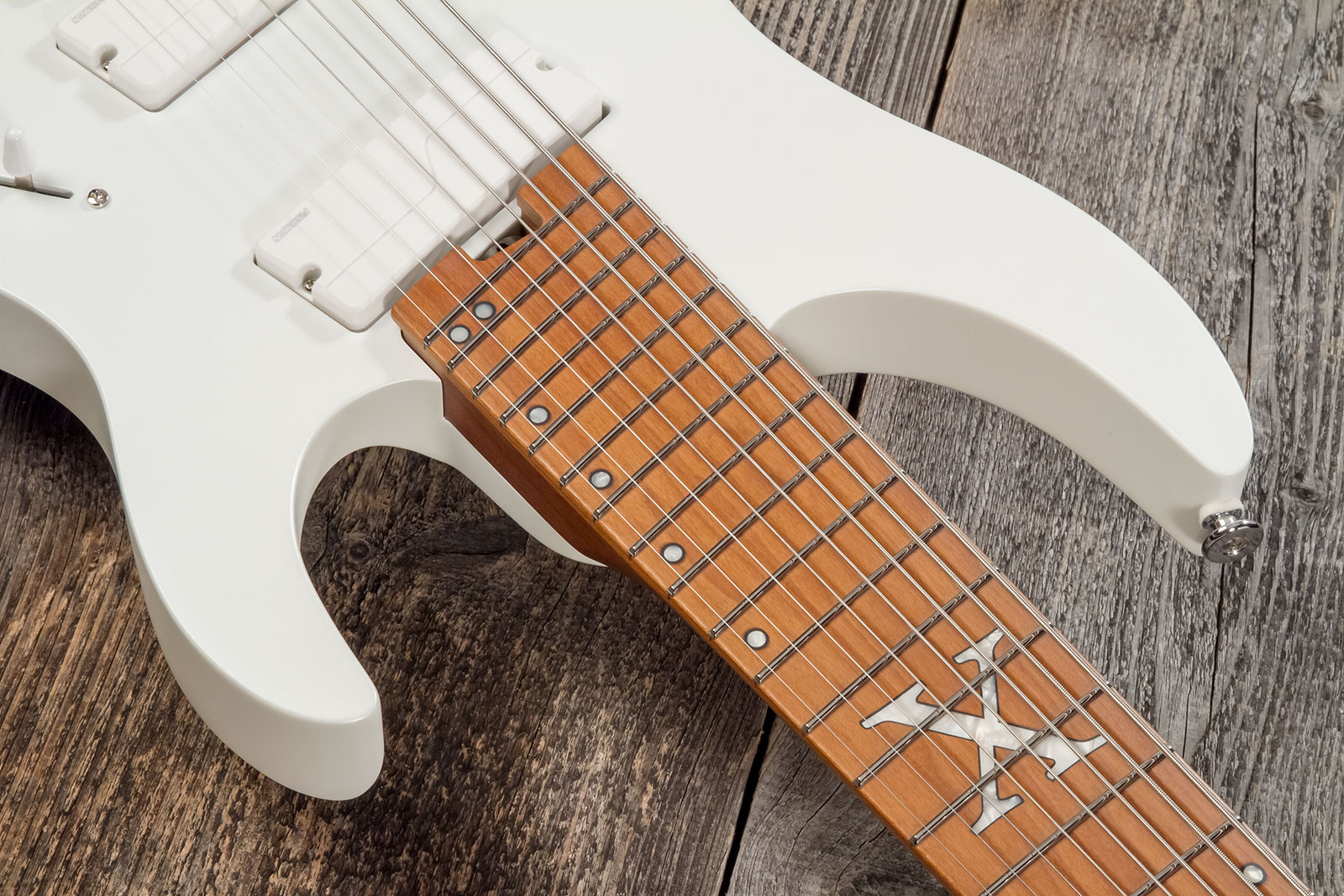 Legator Ninja N8xa 10th Anniversary Jap 8c Multiscale 2h Fishman Fluence Modern Ht Mn - Alpine White - Guitare Électrique Multi-scale - Variation 4