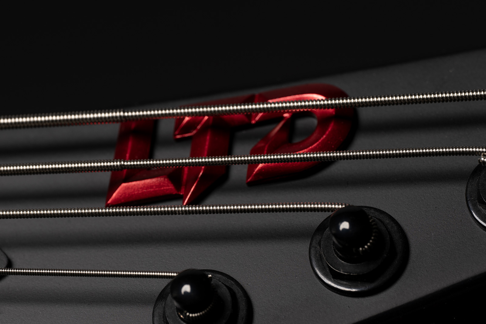 Ltd M-6 Evertune Baritone Black Metal Series Ht 1h Eb - Black Red Burst Satin - Guitare Électrique Forme Str - Variation 3