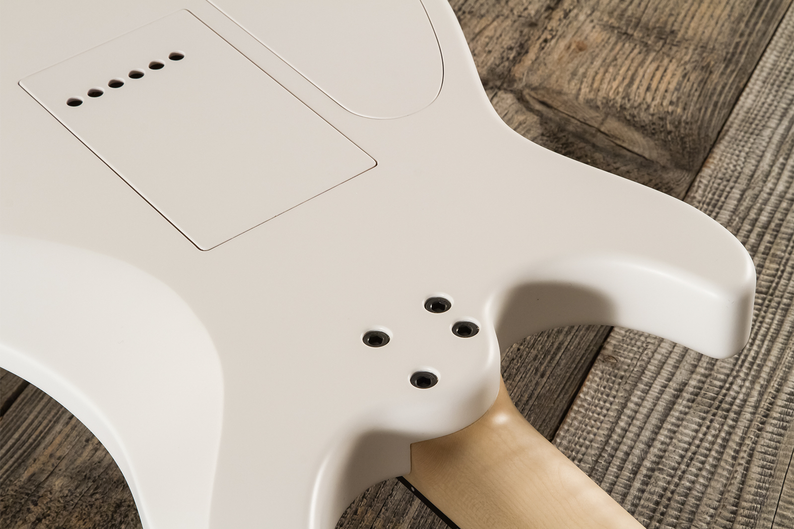 Marceau Guitars Fascinante Standard 2h Trem Ric #s17324 - Arctic White Satin - Guitare Électrique Forme Str - Variation 8