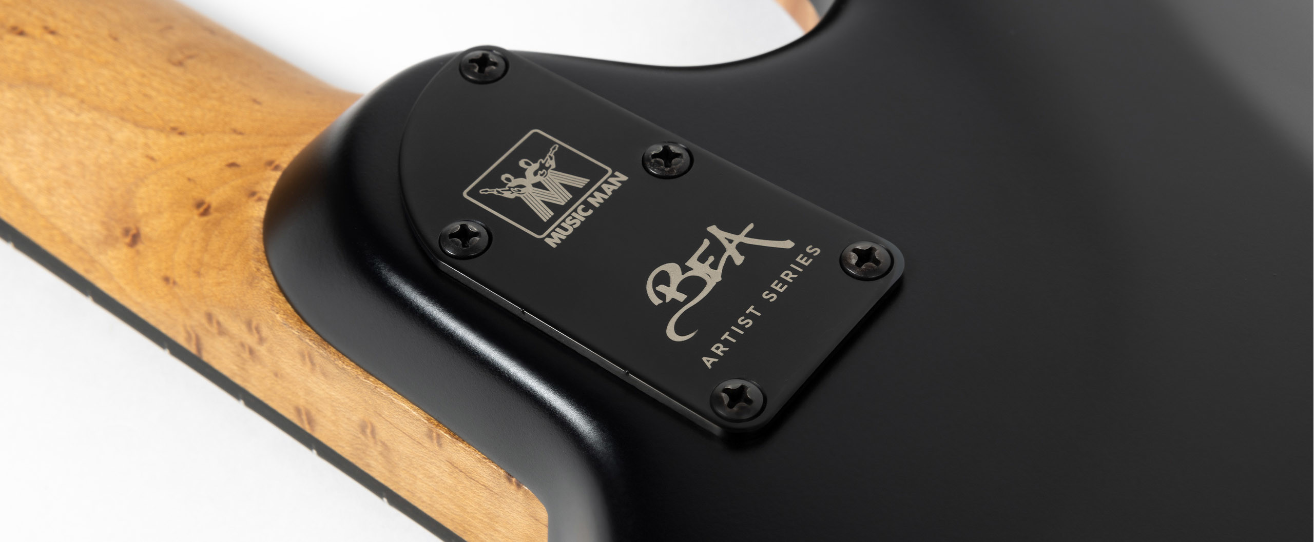 Music Man Rabea Massad Sabre Signature 2h Trem Eb - Vileblood Burst - Guitare Électrique Signature - Variation 6