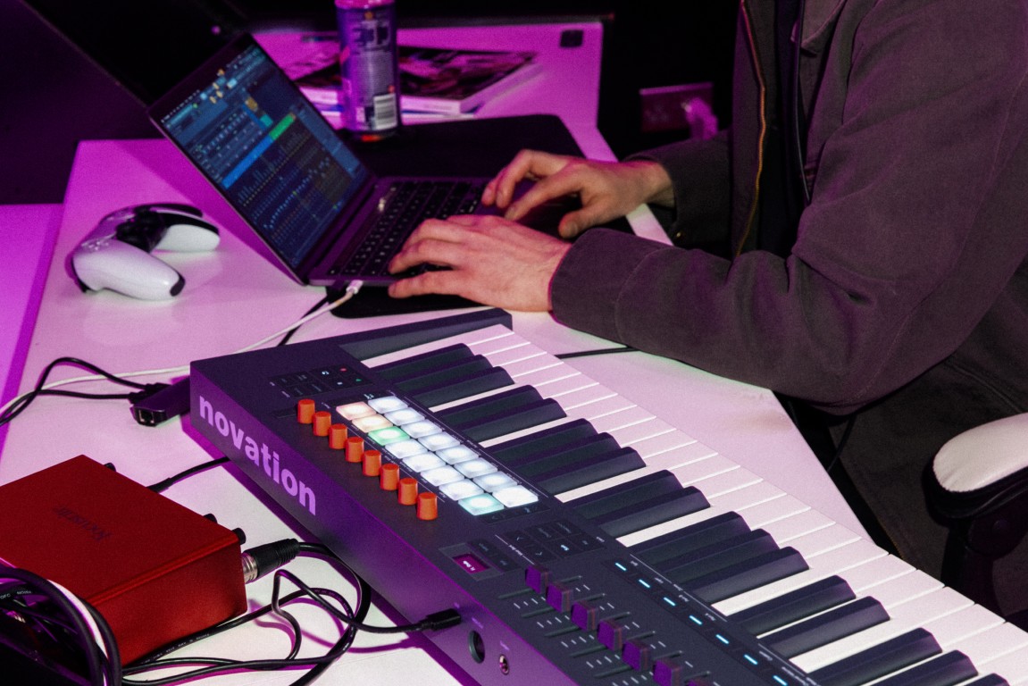 Novation Flkey 2 49 - Clavier MaÎtre - Variation 9
