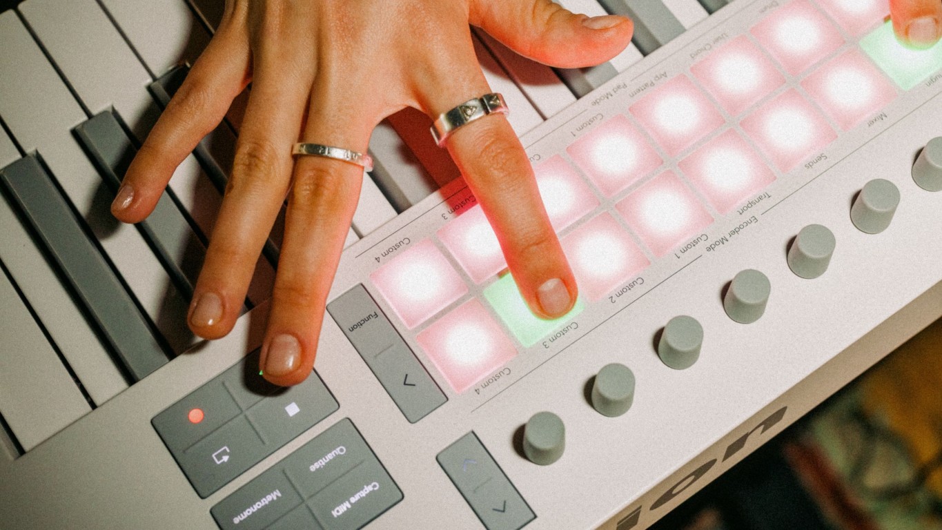 Novation Launchkey 61 Mk4 White - Clavier MaÎtre - Variation 8
