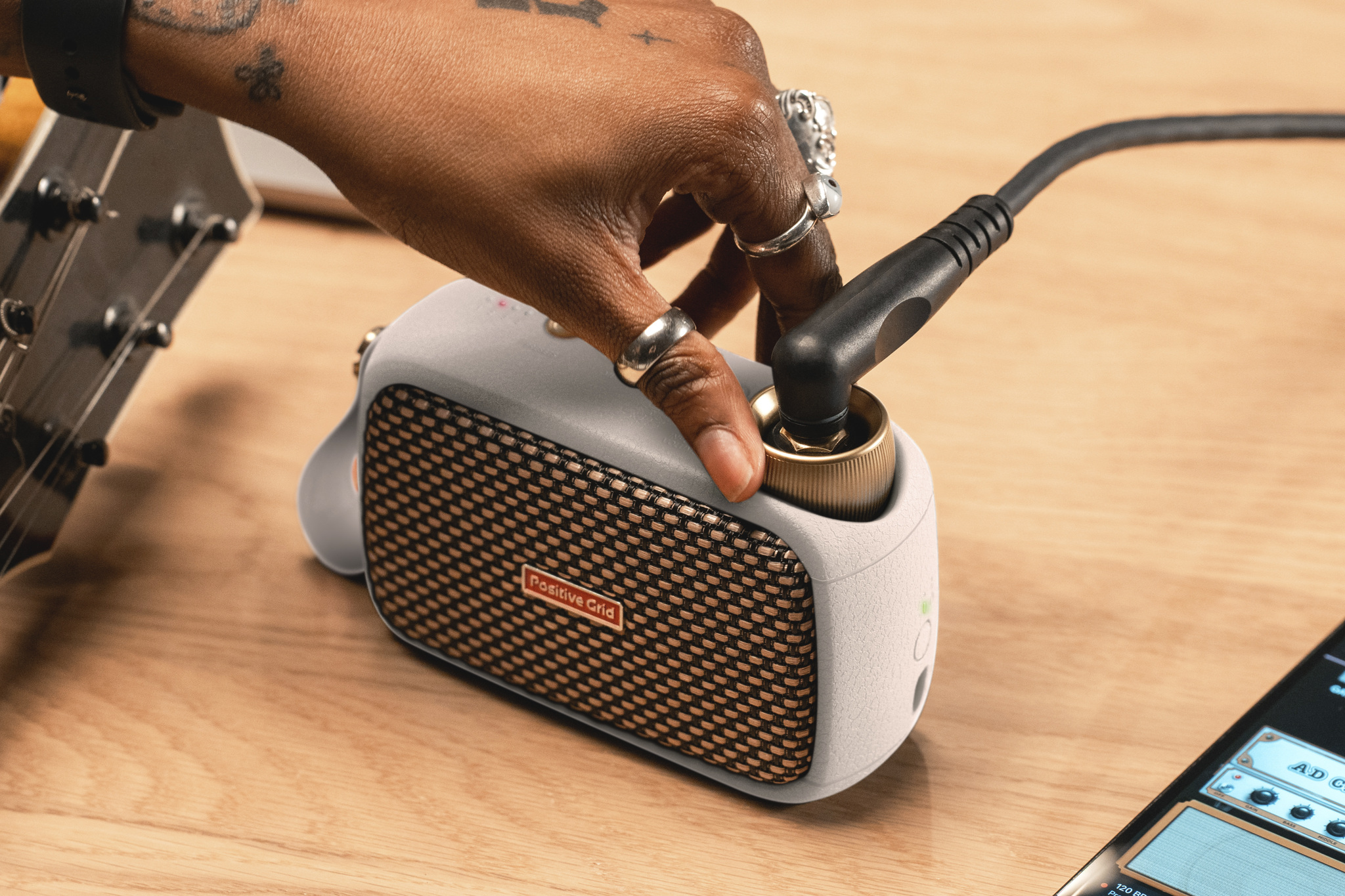 Positive Grid Spark Go Pearl 5w 1x2 - Mini Ampli Guitare - Variation 2