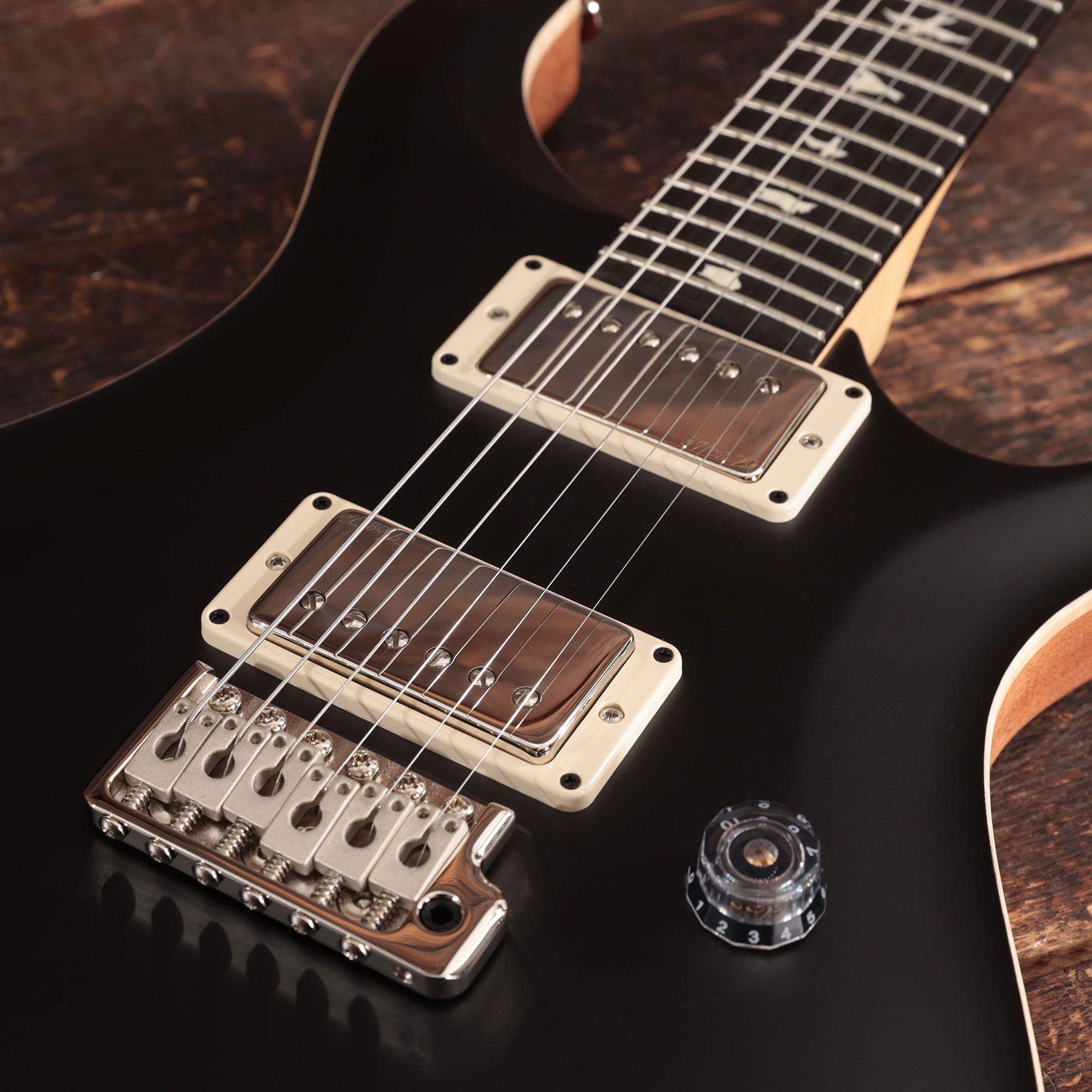 Prs Ce 24 Satin Bolt-on Usa Ltd 2h Trem Rw - Black - Guitare Électrique Double Cut - Variation 2