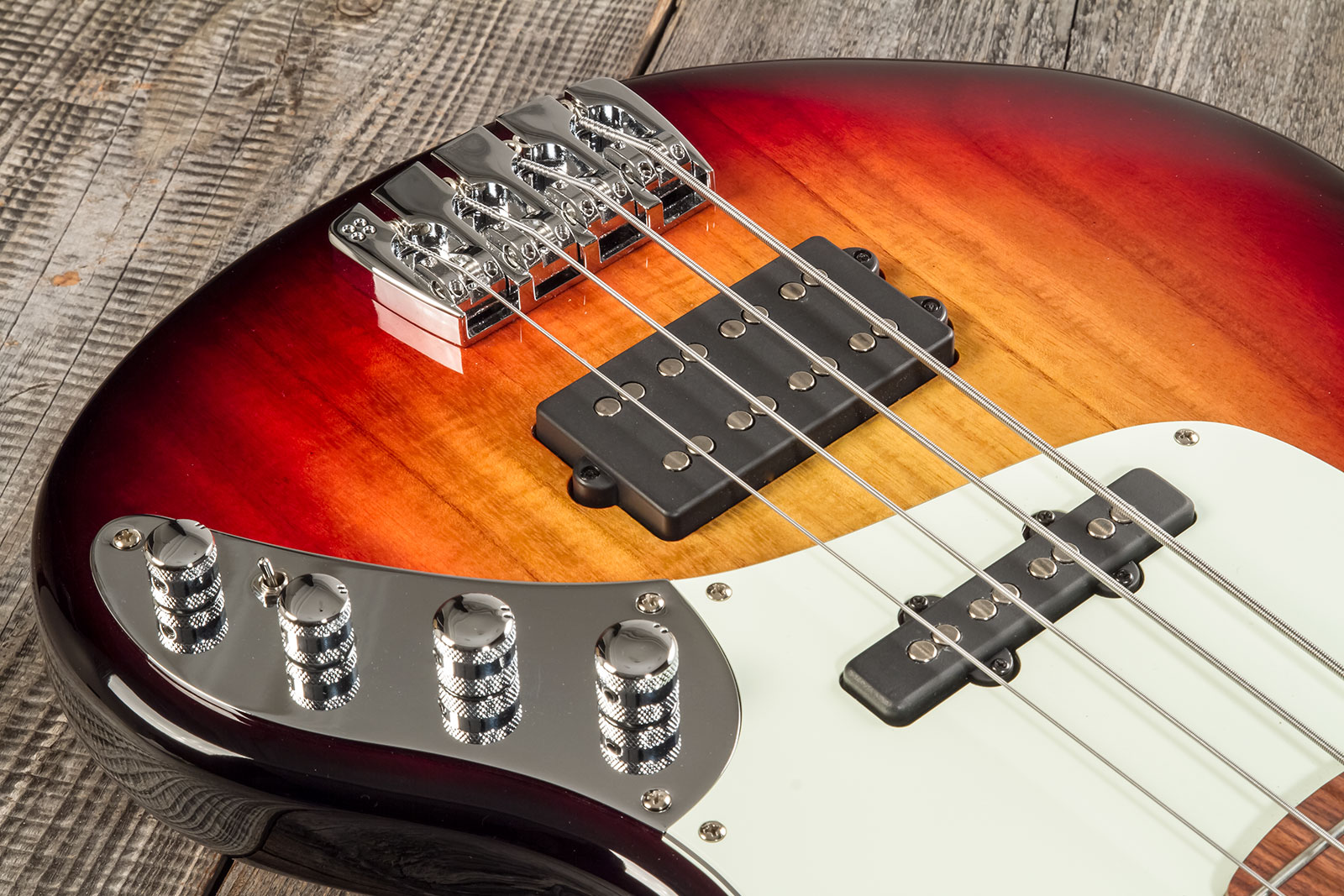Sandberg California Tm4 Sl Superlight Ltd Active Pf - Ultra Soft Aged 3-tone Sunburst Gloss - Basse Électrique Solid Body - Variation 3